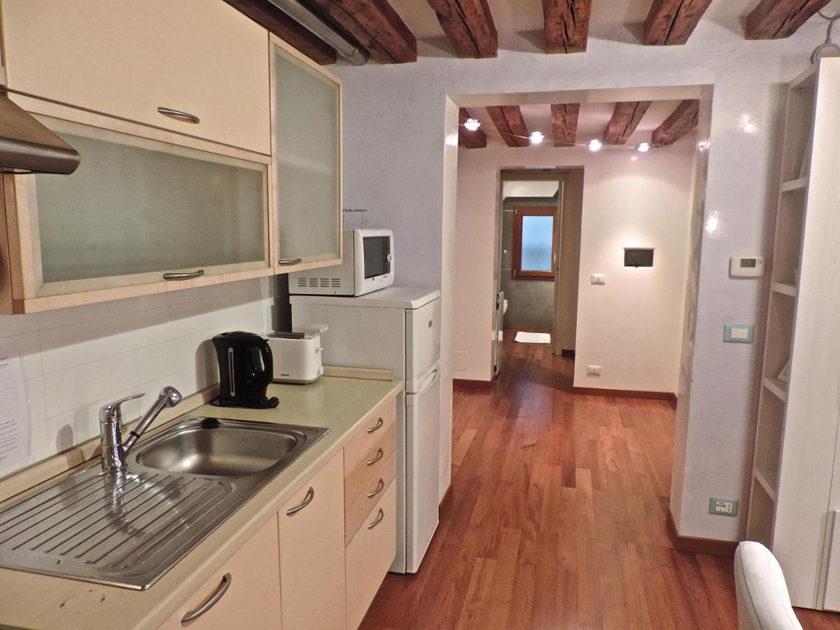 Sant'Aponal Apartment - WI FI photo 3