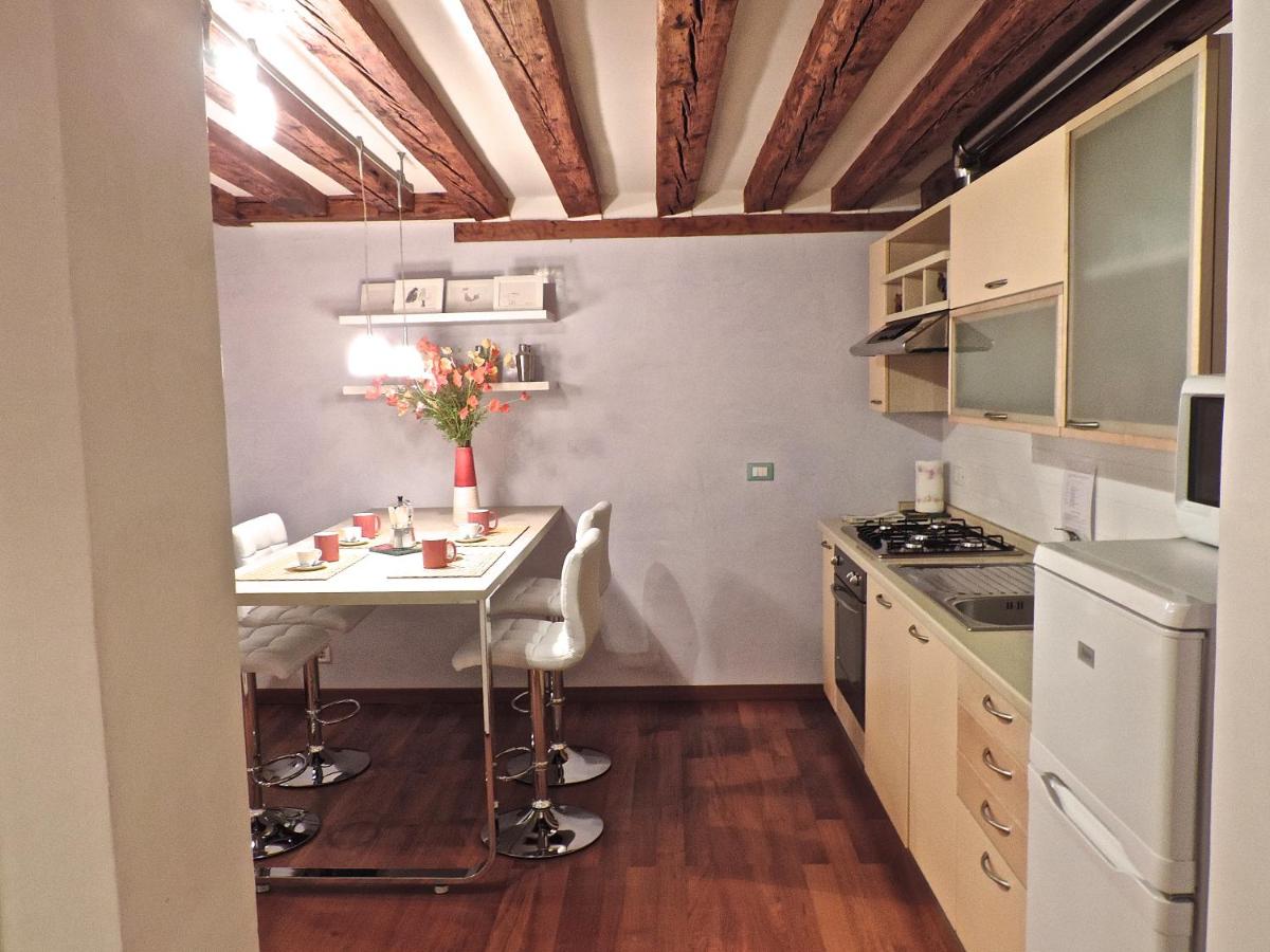 Sant'Aponal Apartment - WI FI photo 2