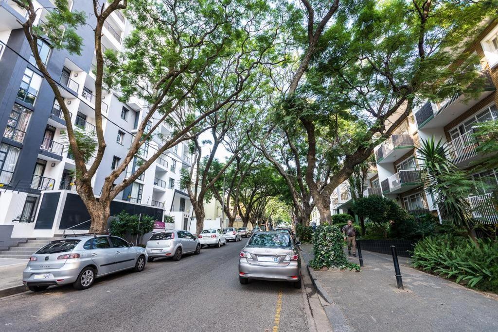 One Perfect Stay Median Rosebank