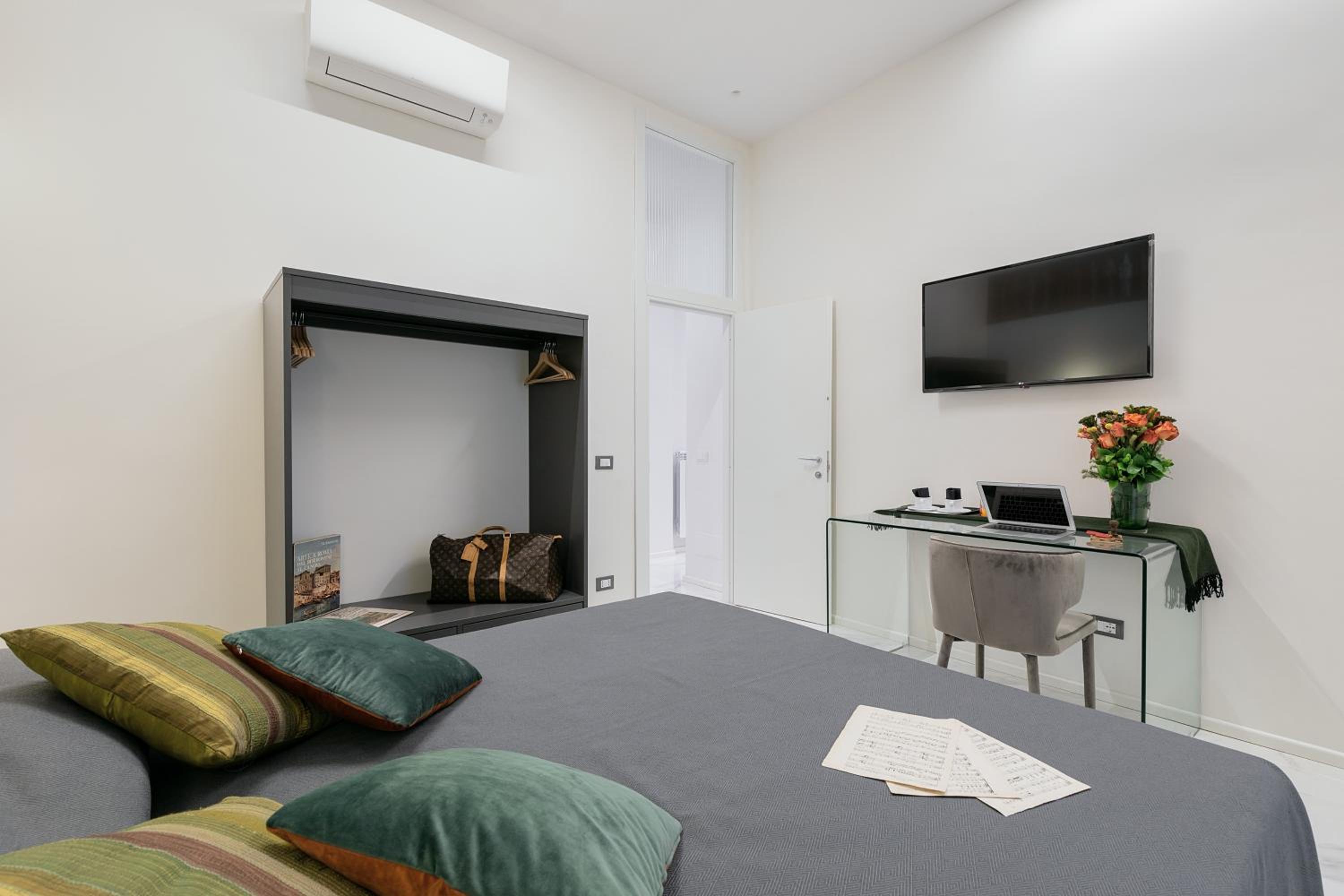 Cavour Suites Guest House