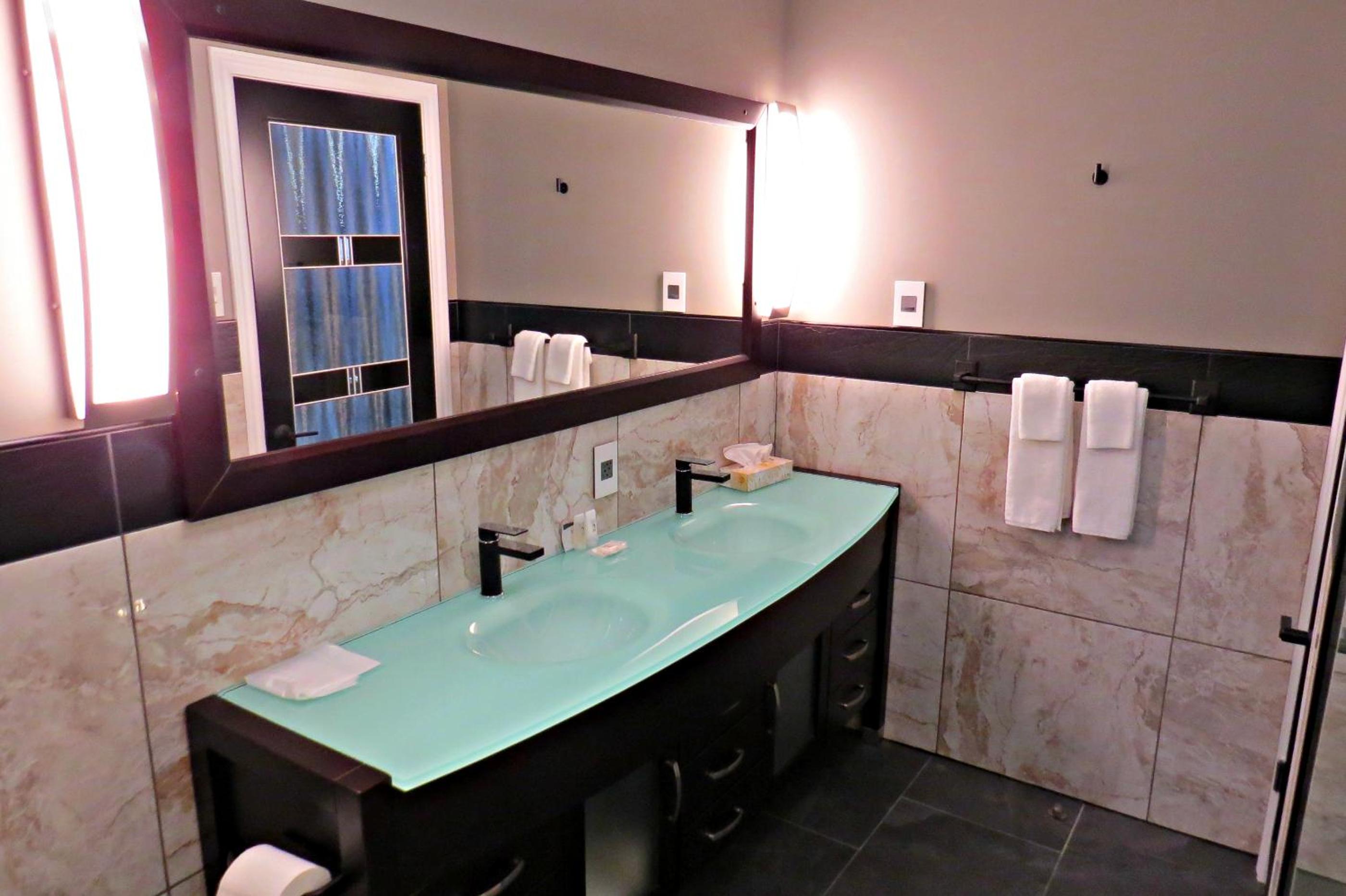 Dockside Suites