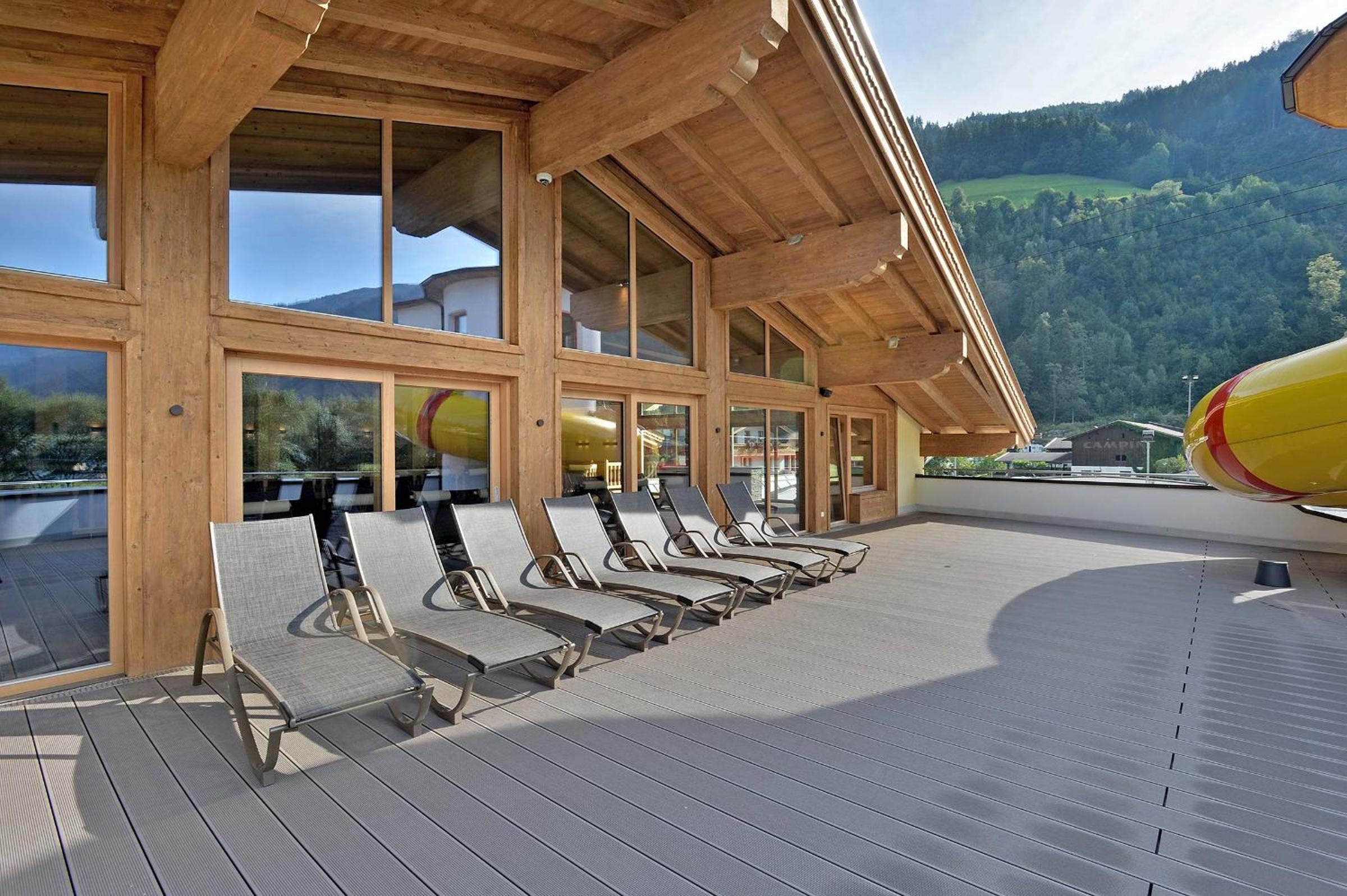 Mountainview Lodge - Chalet im Zillertal direkt am 5 Sterne Campingplatz Aufenfeld mit Hallenbad und Sauna