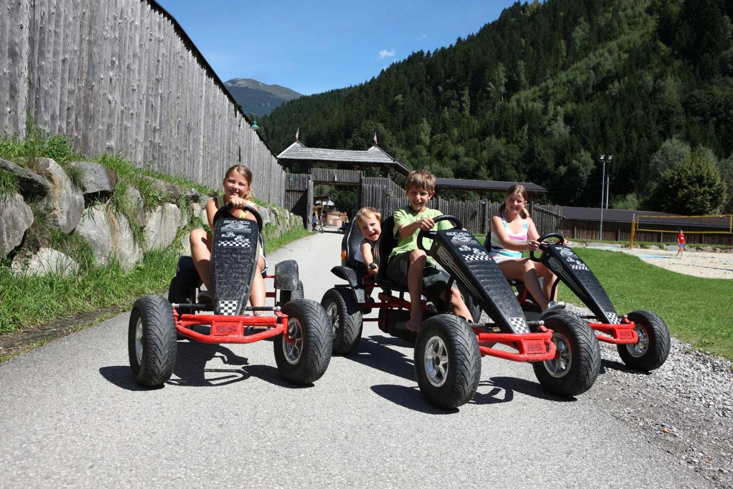 Mountainview Lodge - Chalet im Zillertal direkt am 5 Sterne Campingplatz Aufenfeld mit Hallenbad und Sauna