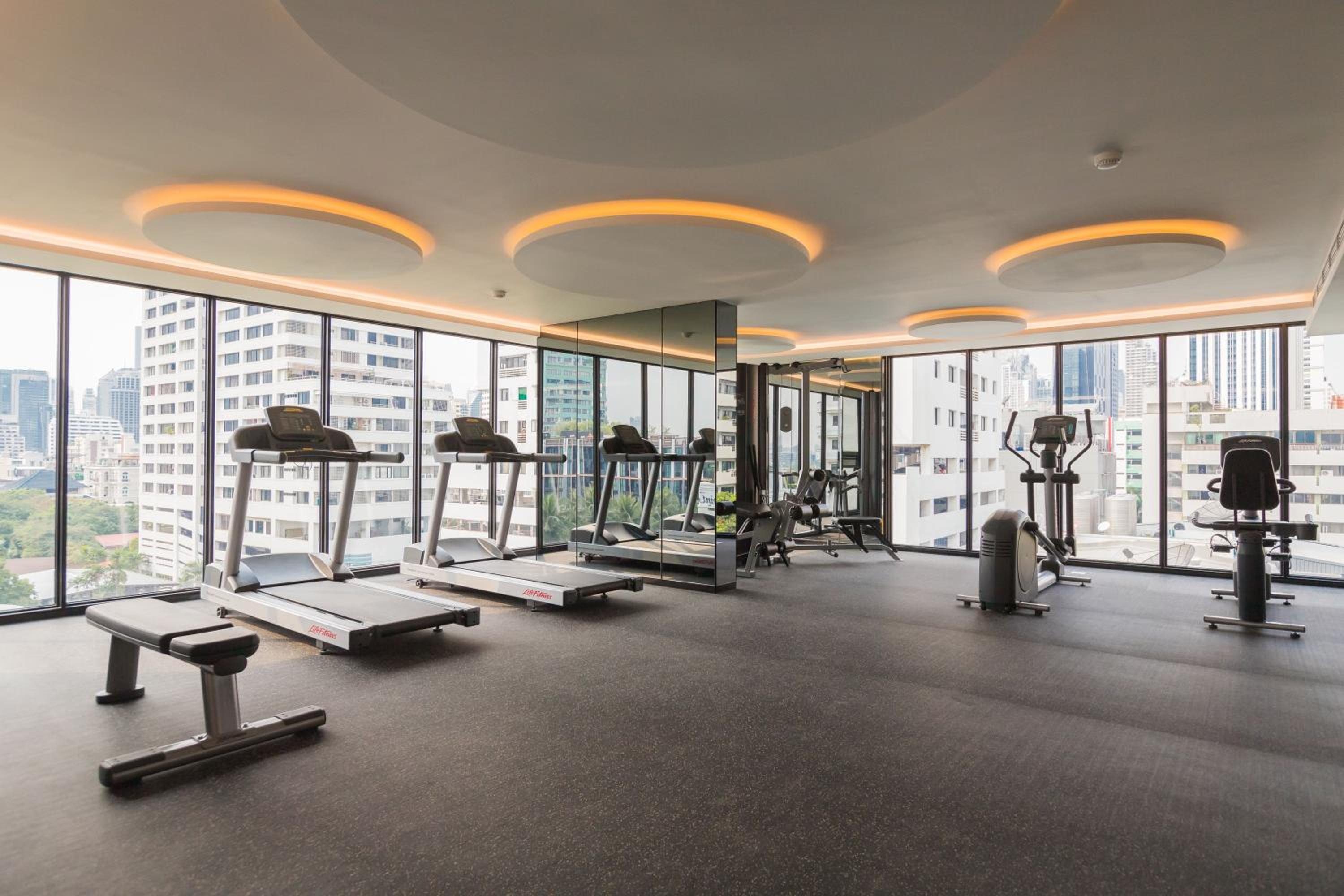 Sukhumvit Asok Modern Suite