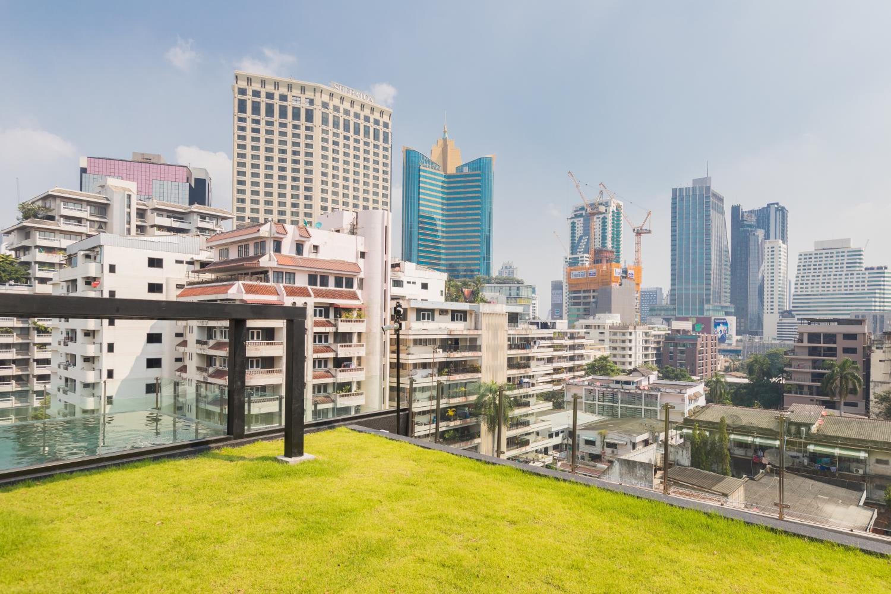 Sukhumvit Asok Modern Suite