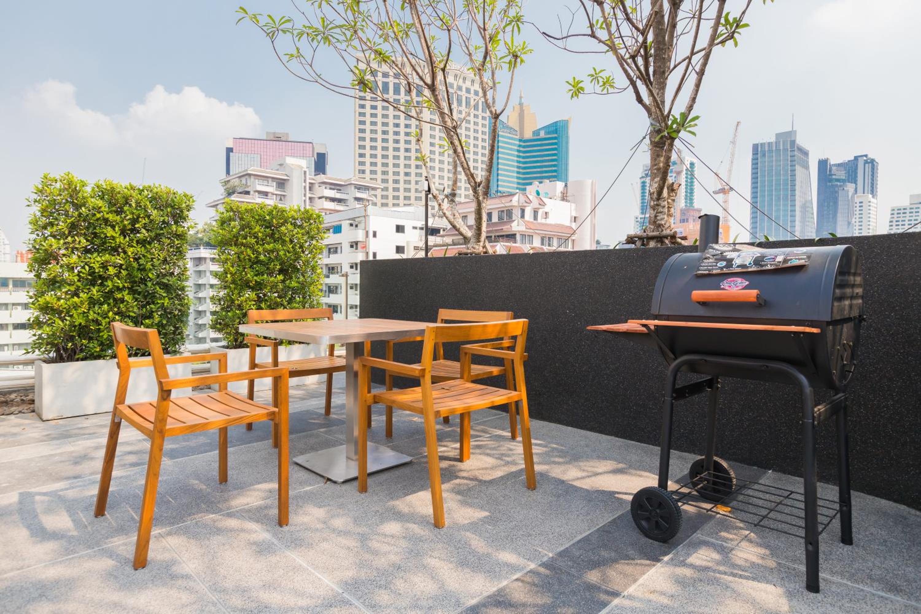 Sukhumvit Asok Modern Suite
