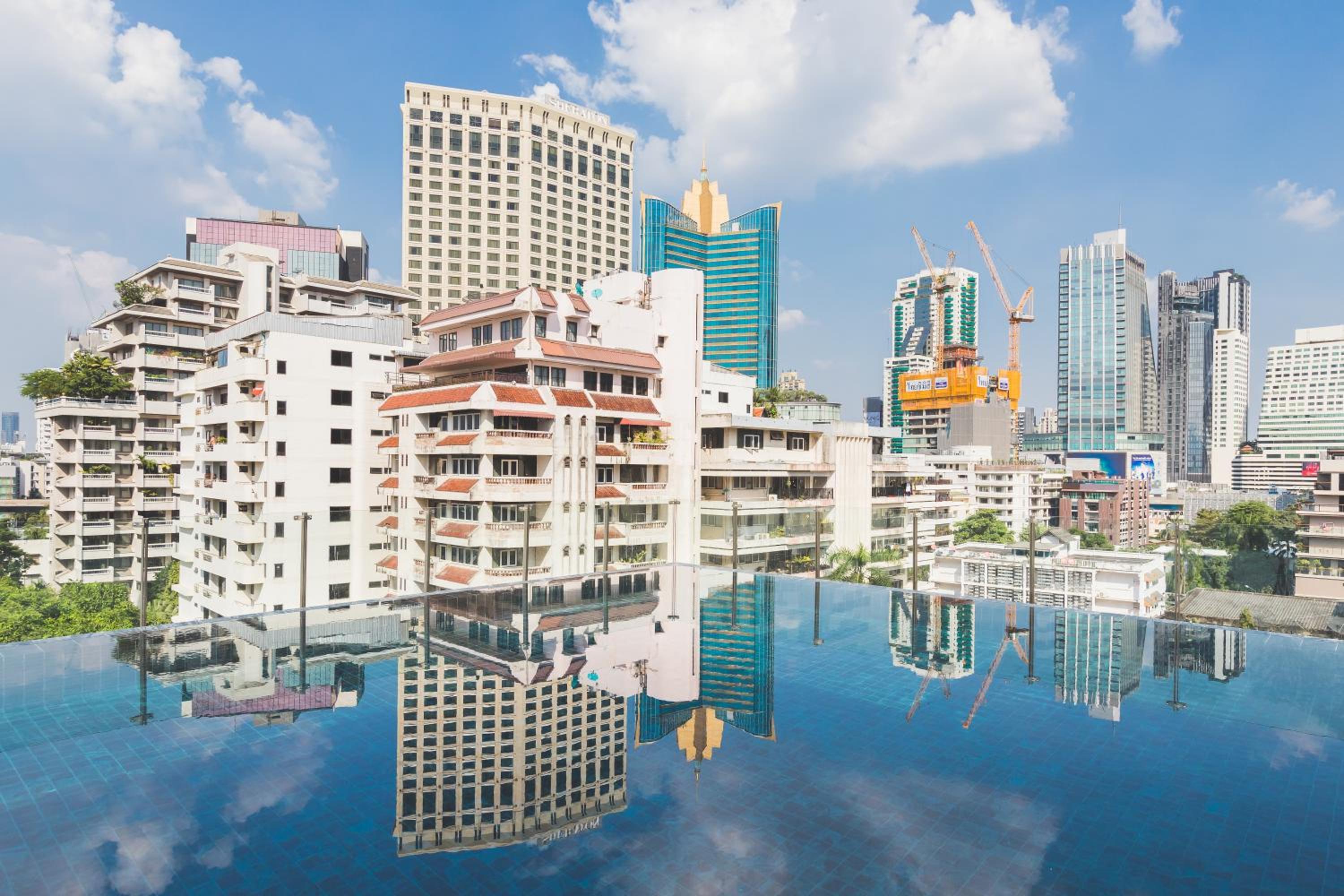 Sukhumvit Asok Modern Suite