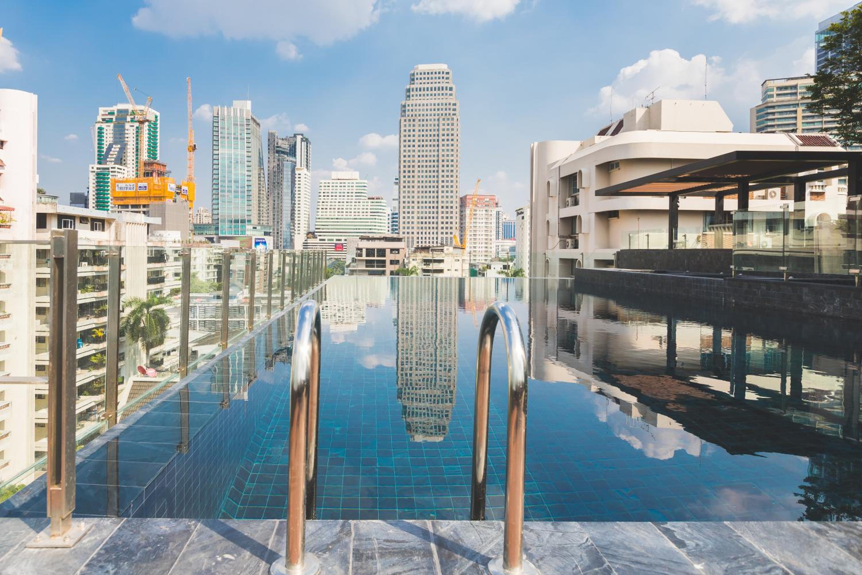 Sukhumvit Asok Modern Suite