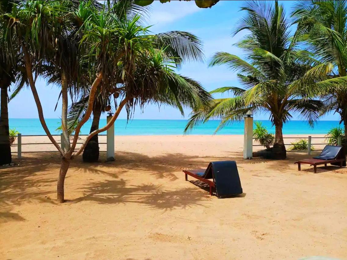 Beach Front Villa Nilaveli view 5