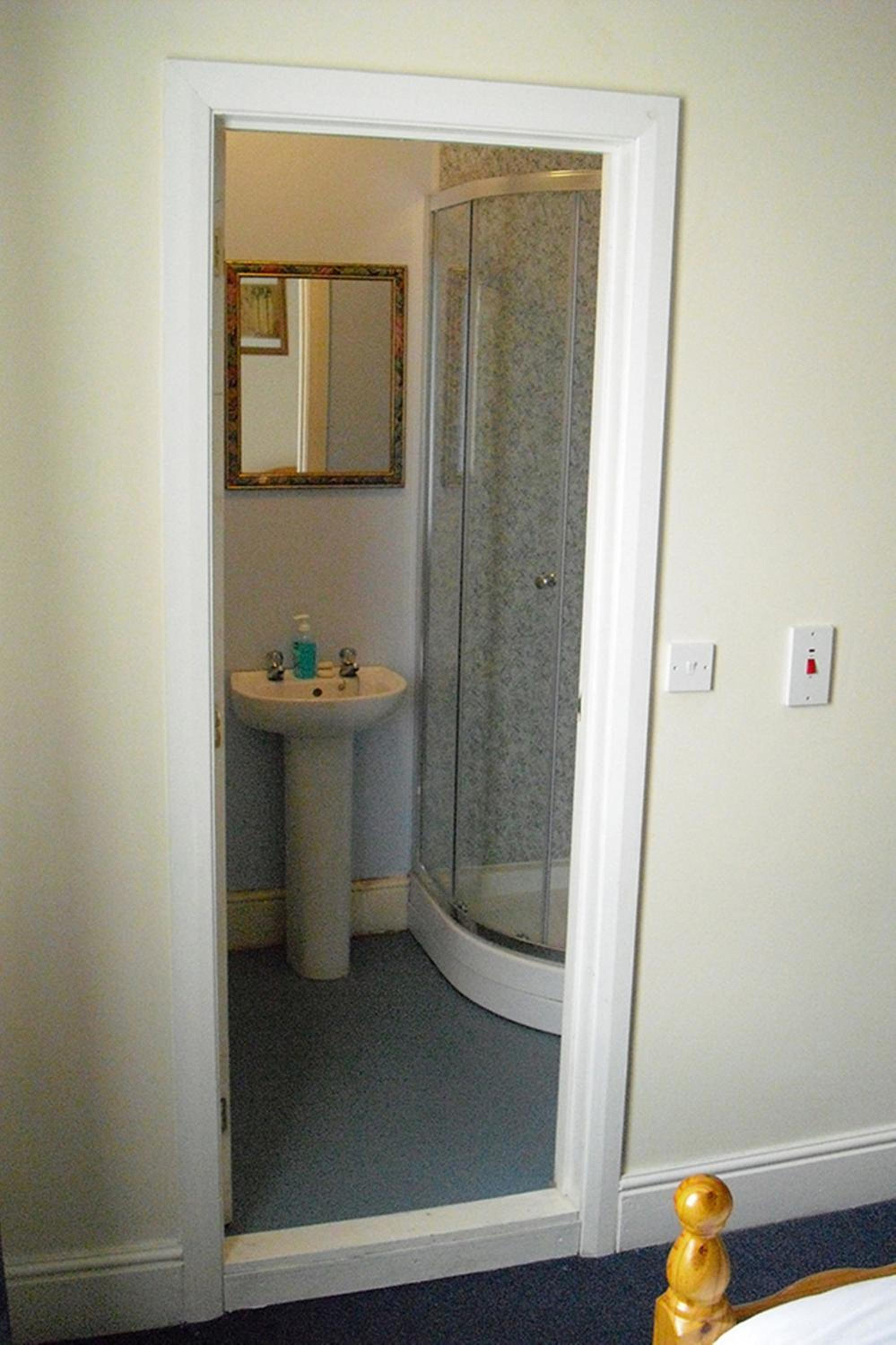 Leicester Vacations - Grafton House - Property Image 3