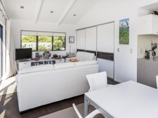Hahei Beach Apartment view 3