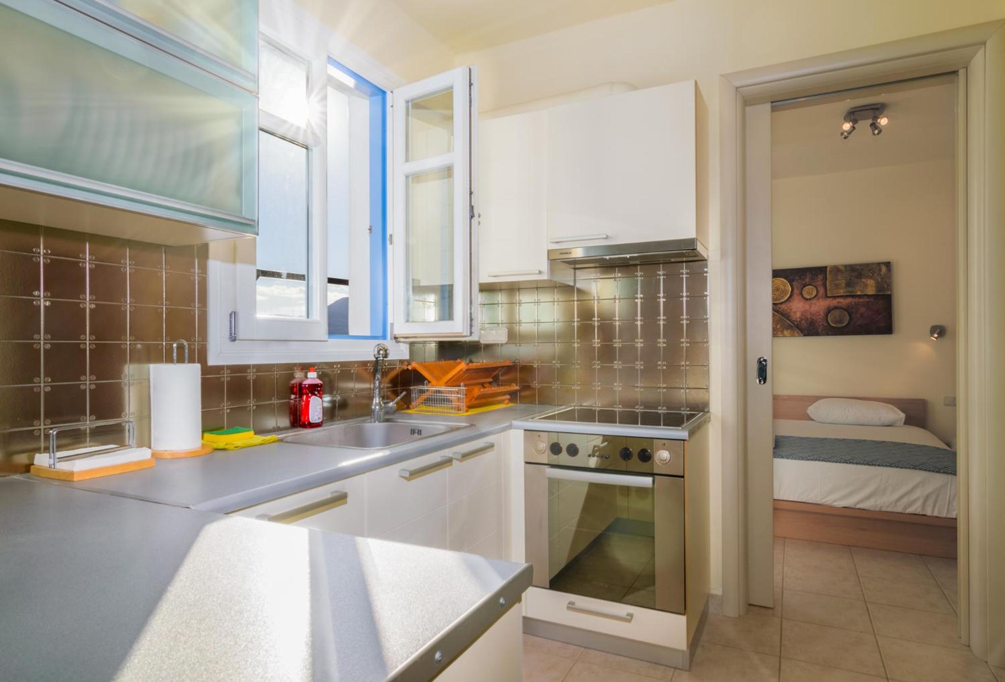 il porto di Milos photo 4