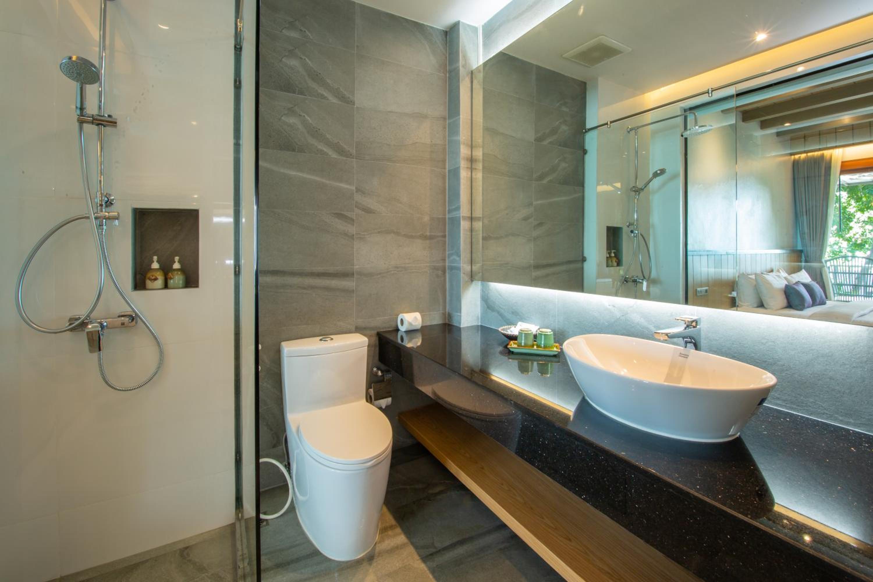 Coral Cliff Beach Resort Samui - SHA Plus