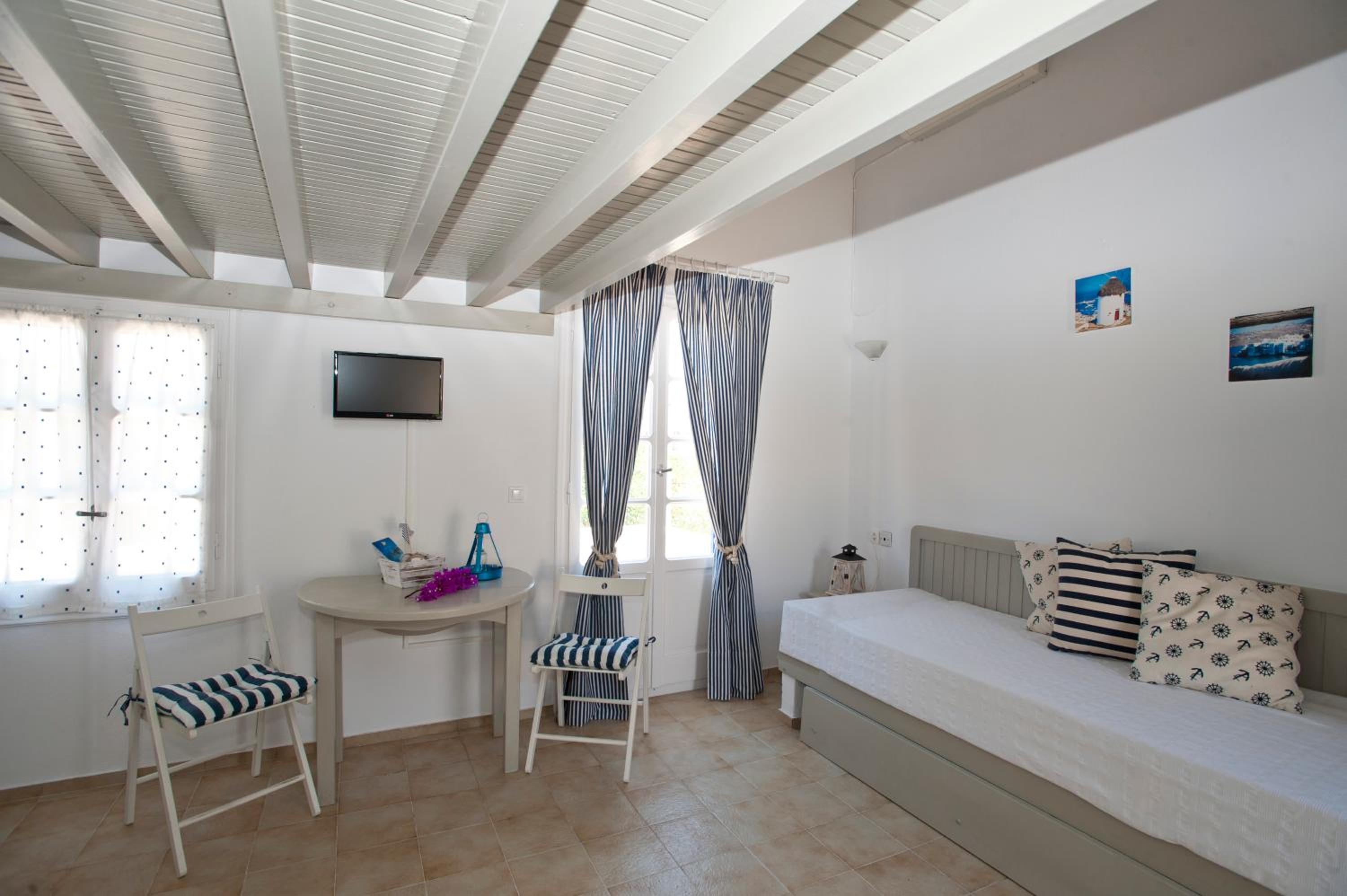 Gryparis' Club Apartments