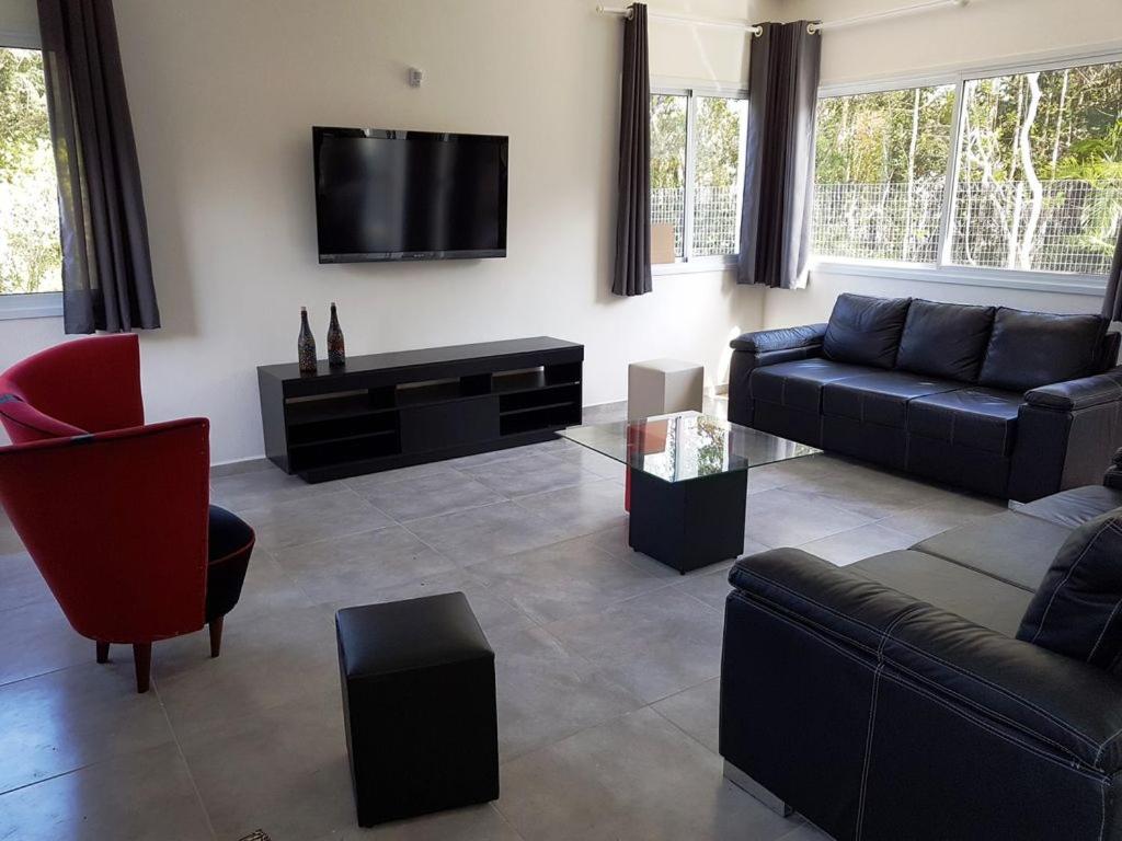 Bertioga, Praia Guaratuba, Costa do Sol - Ampla casa, nova, 4 suítes c/piscina