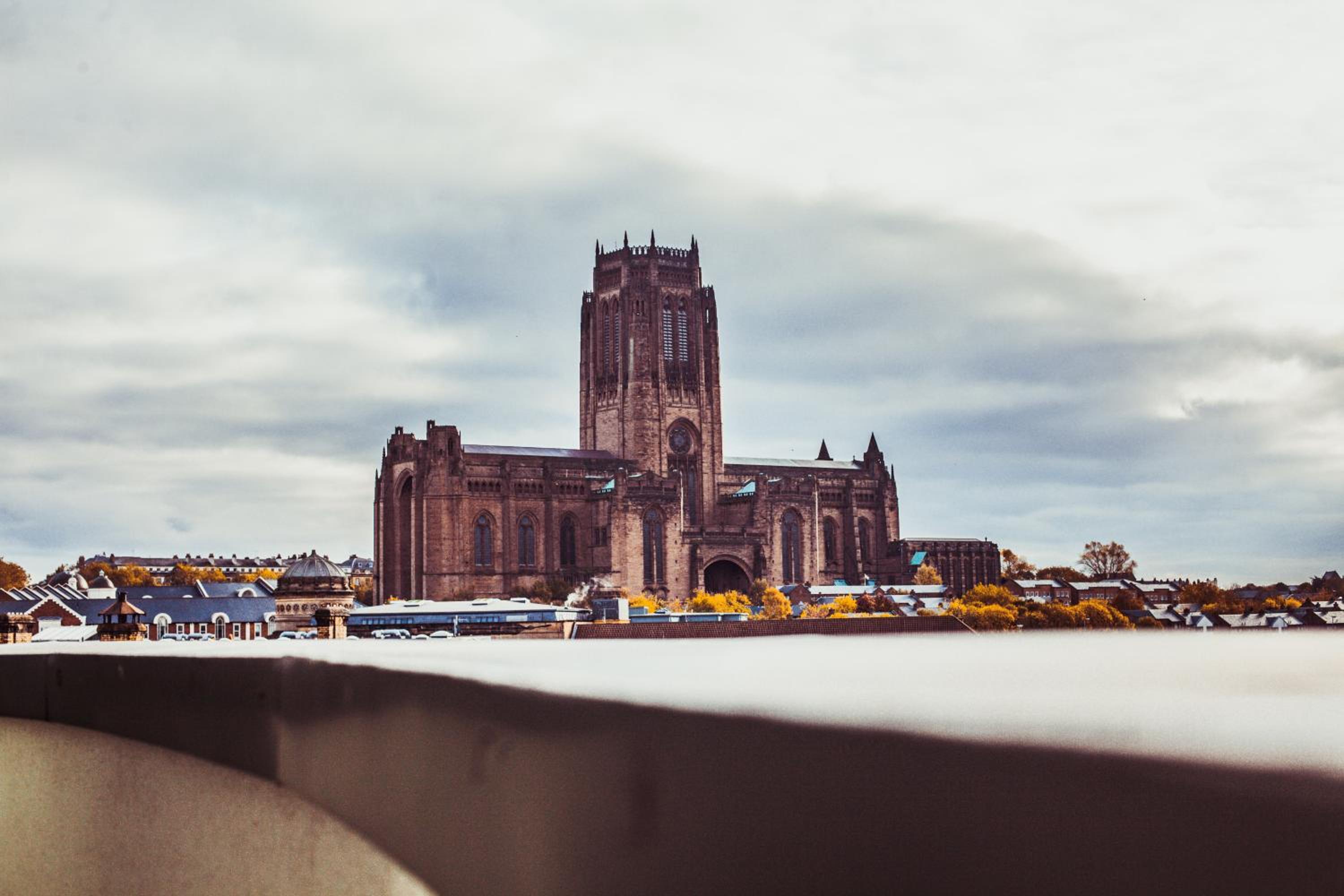 Serviced Apartment In Liverpool City Centre - Free Parking - Balcony - by Happy Days photo 2