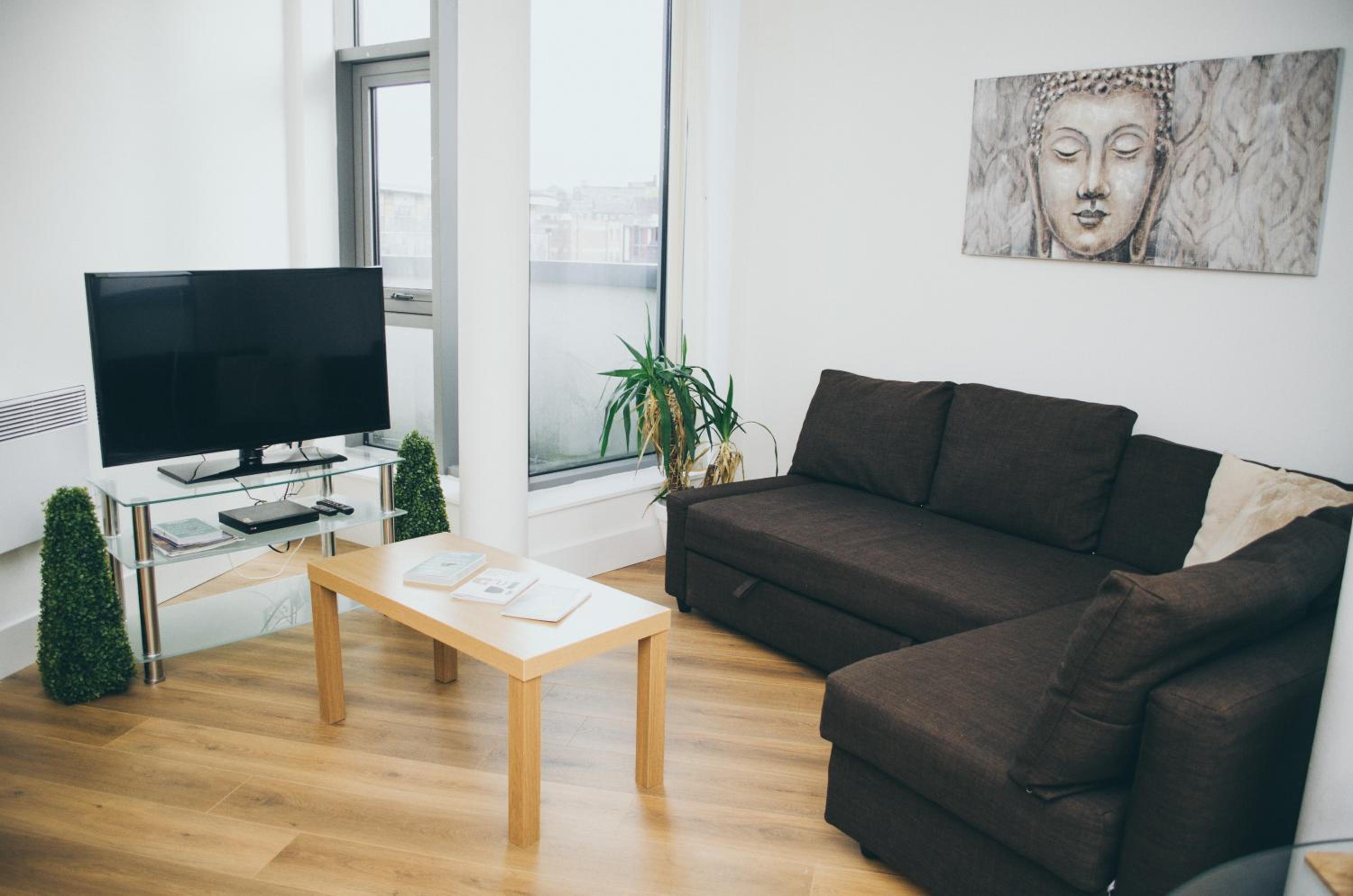 Serviced Apartment In Liverpool City Centre - Free Parking - Balcony - by Happy Days photo 3
