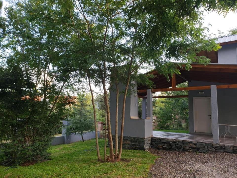 Casa 2 Dormitorios 3 baños a mt del rio excelente entorno natural