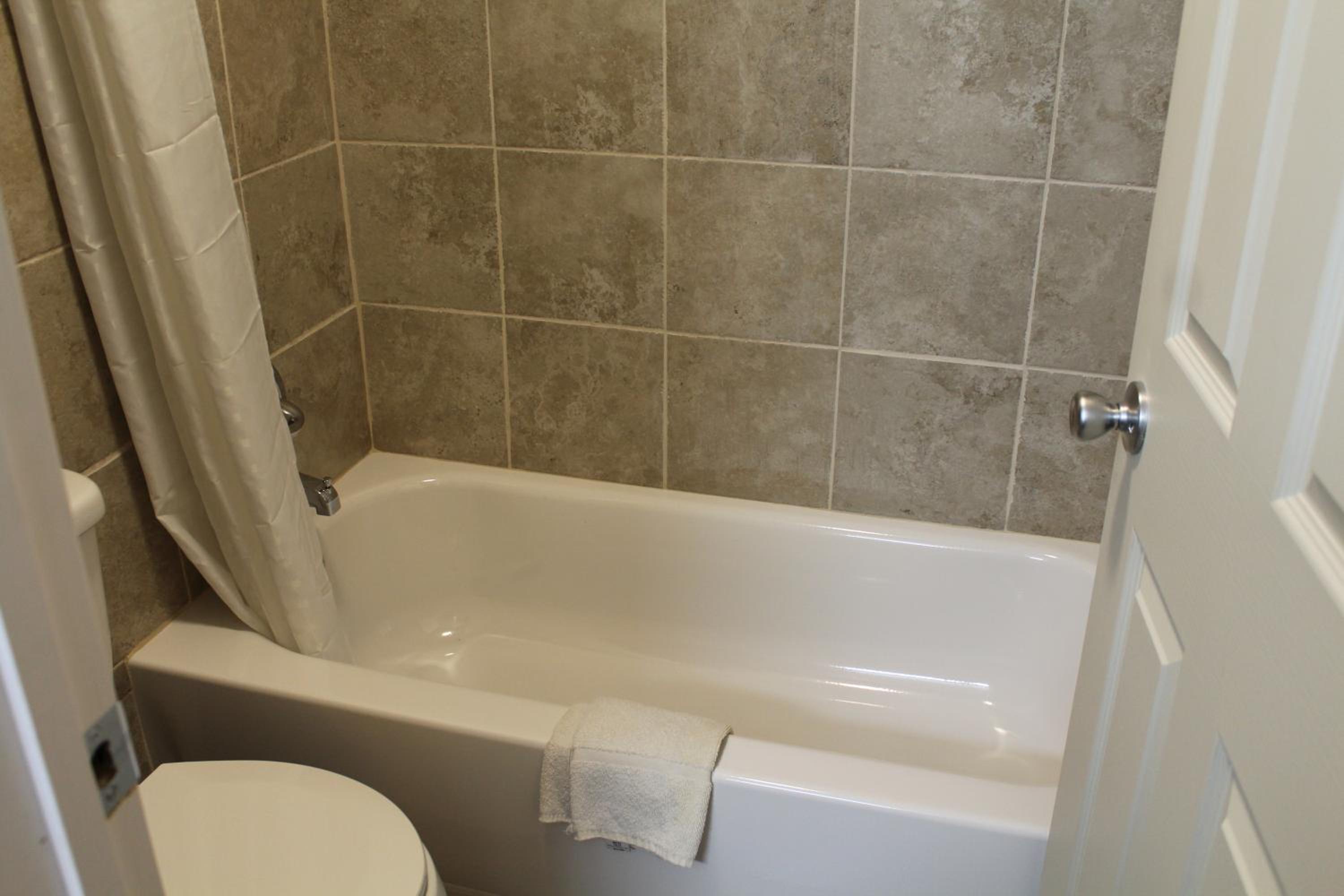 Rolla Vacations - Regency Inn - Property Image 7