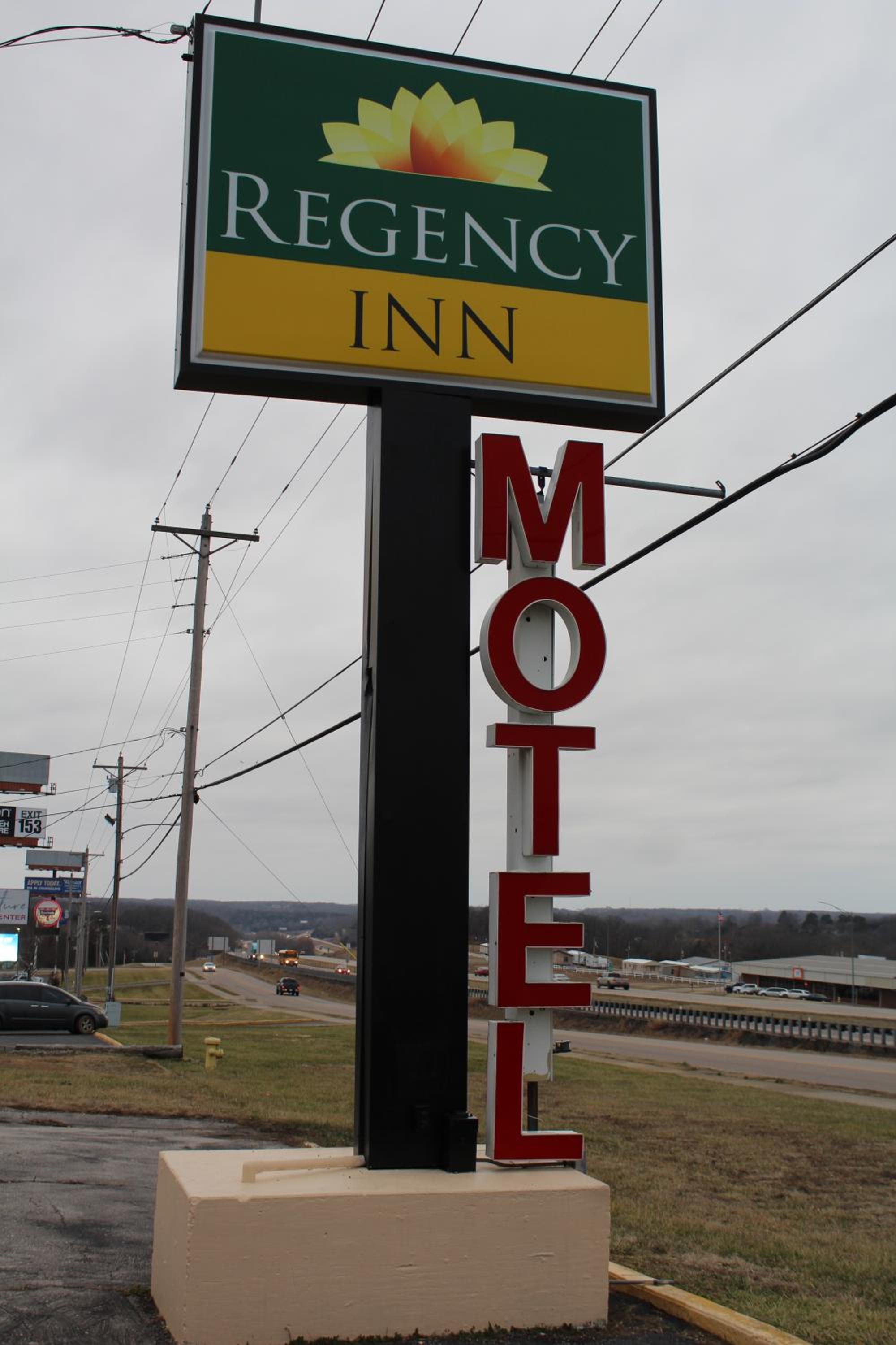 Rolla Vacations - Regency Inn - Property Image 12