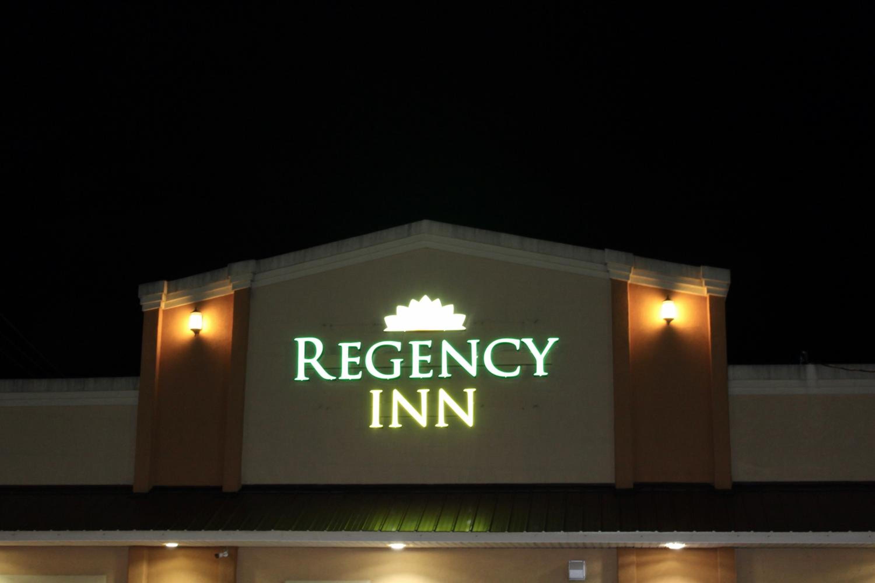 Rolla Vacations - Regency Inn - Property Image 14