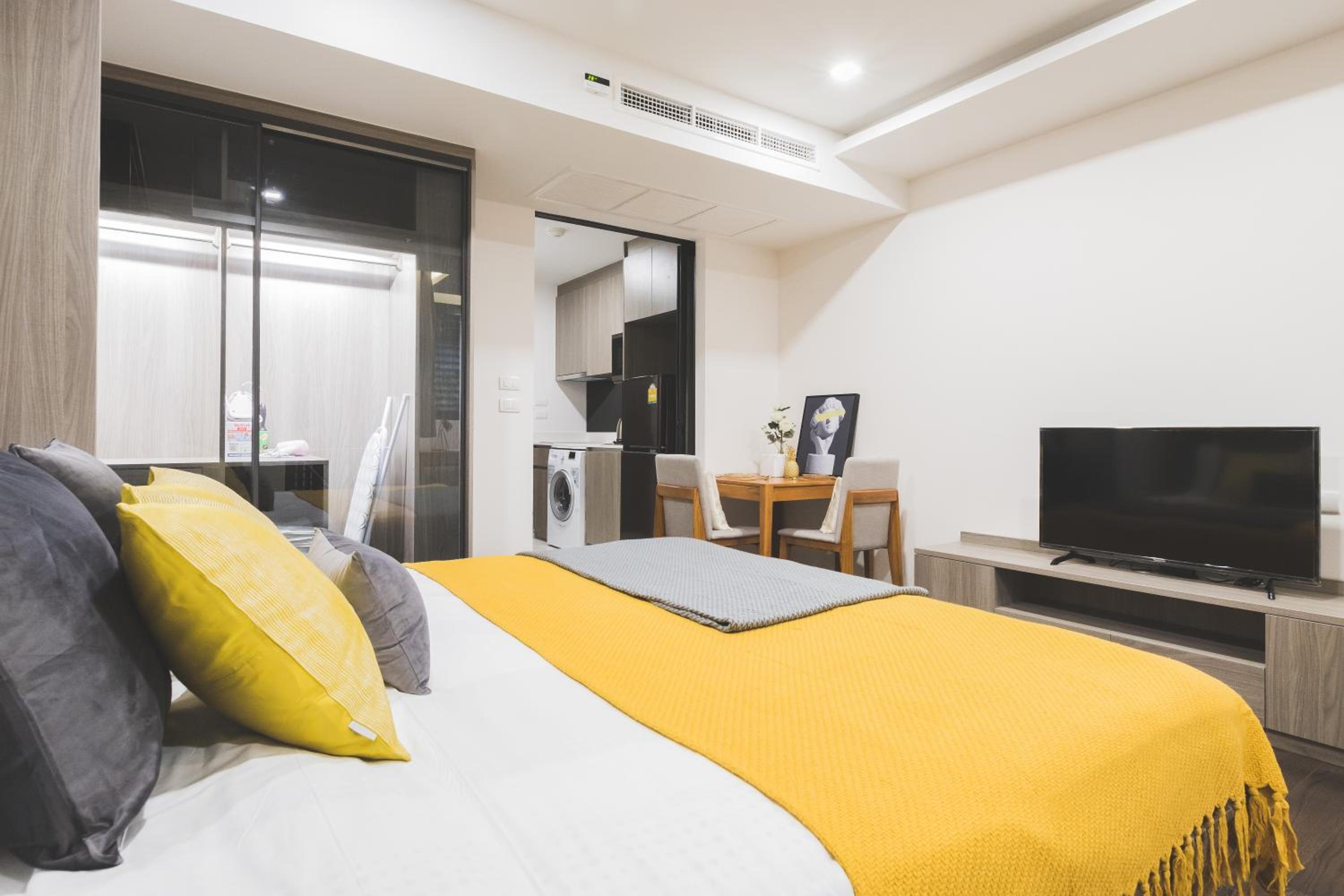 Sukhumvit Asok Modern Suite