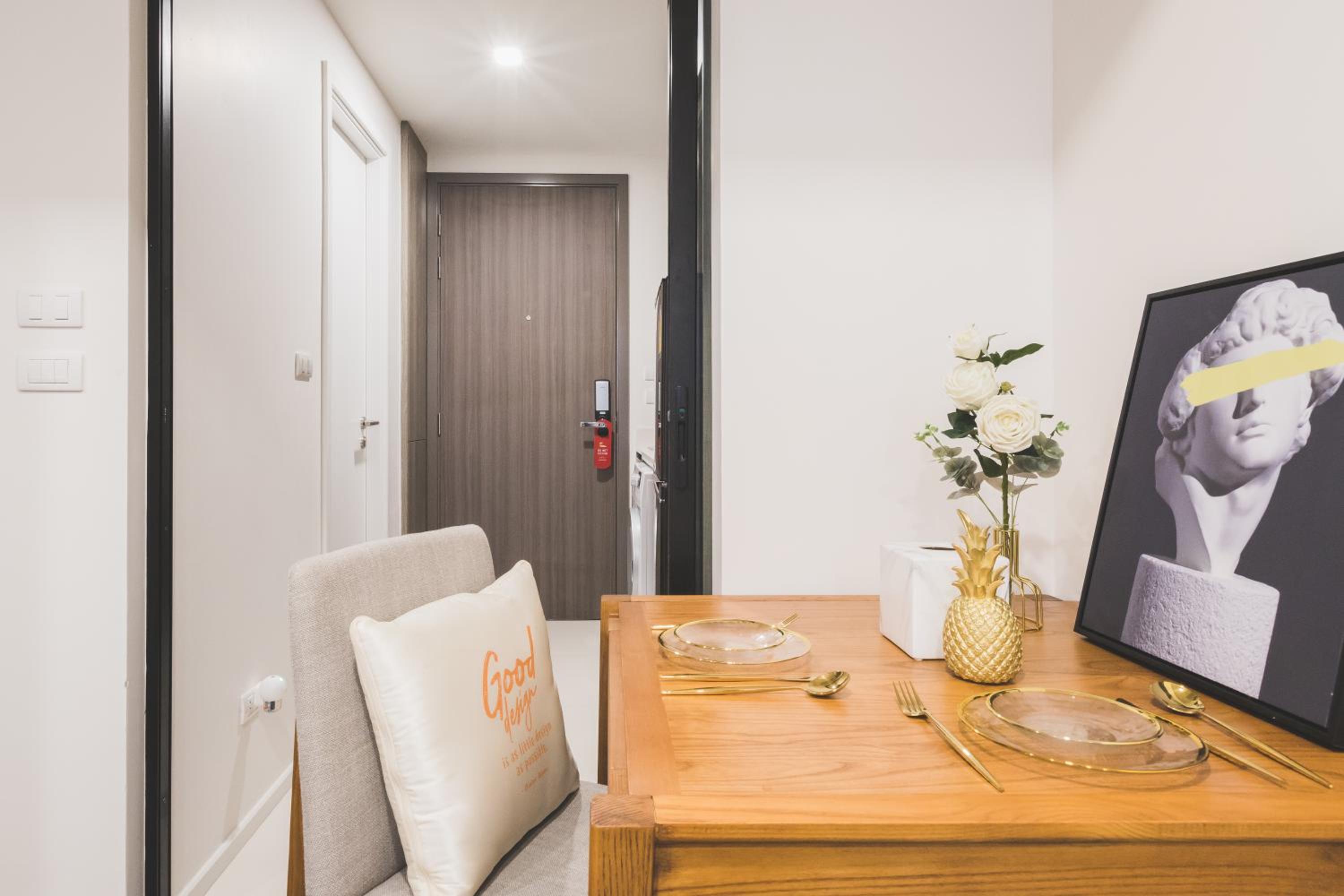 Sukhumvit Asok Modern Suite