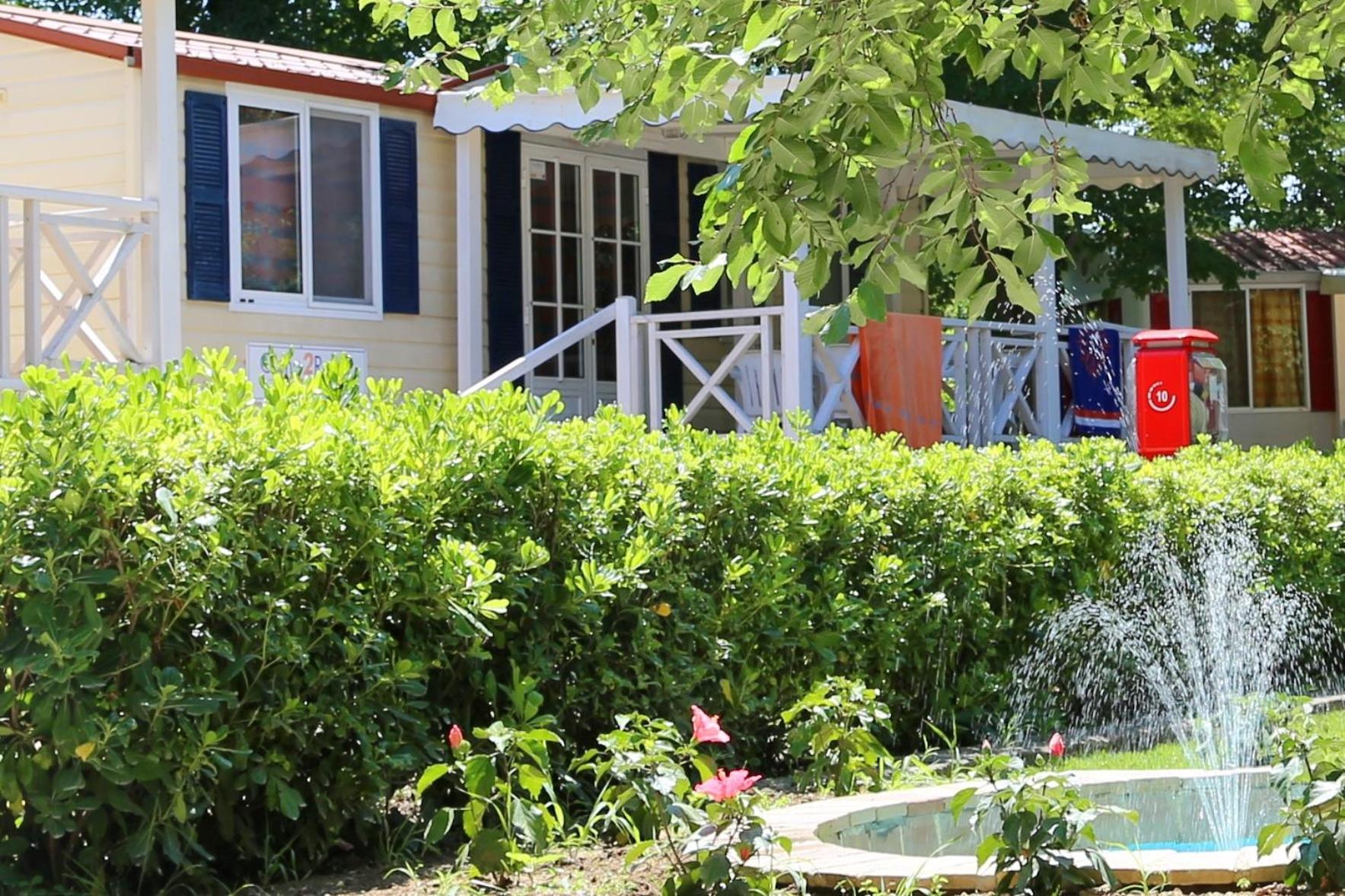 Green Garden Village con piscina, spiaggia riservata e parcheggio
