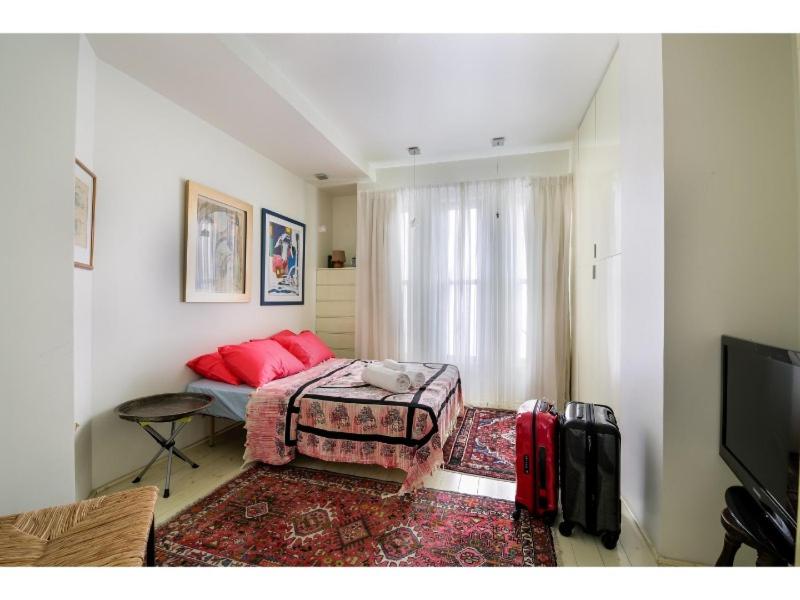 Trumpeldor - 2 Bed Apartment of Art! view 2