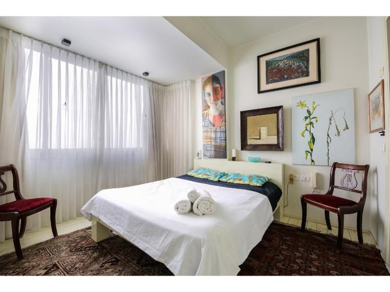 Trumpeldor - 2 Bed Apartment of Art! view 3