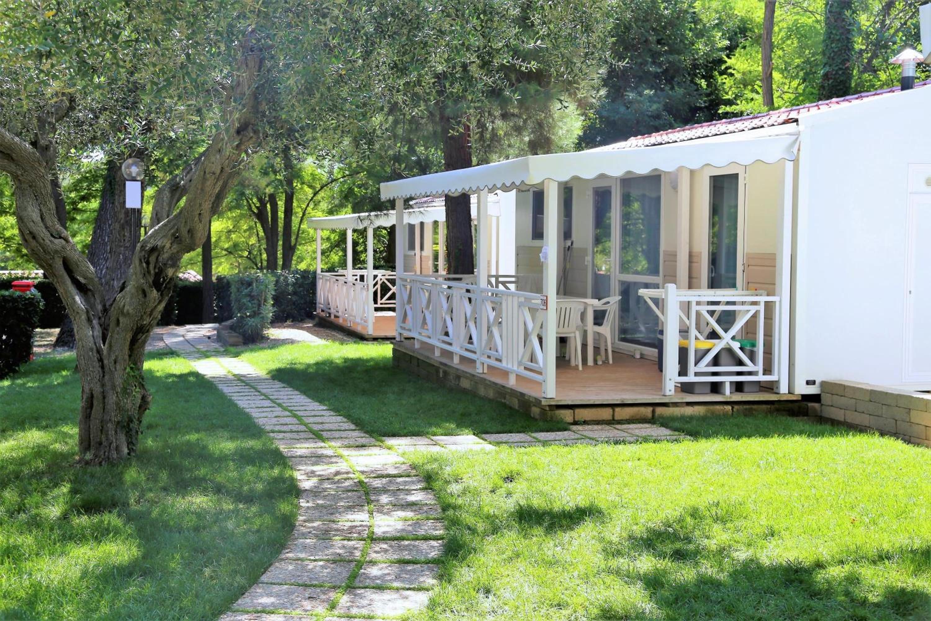 Green Garden Village con piscina, spiaggia riservata e parcheggio