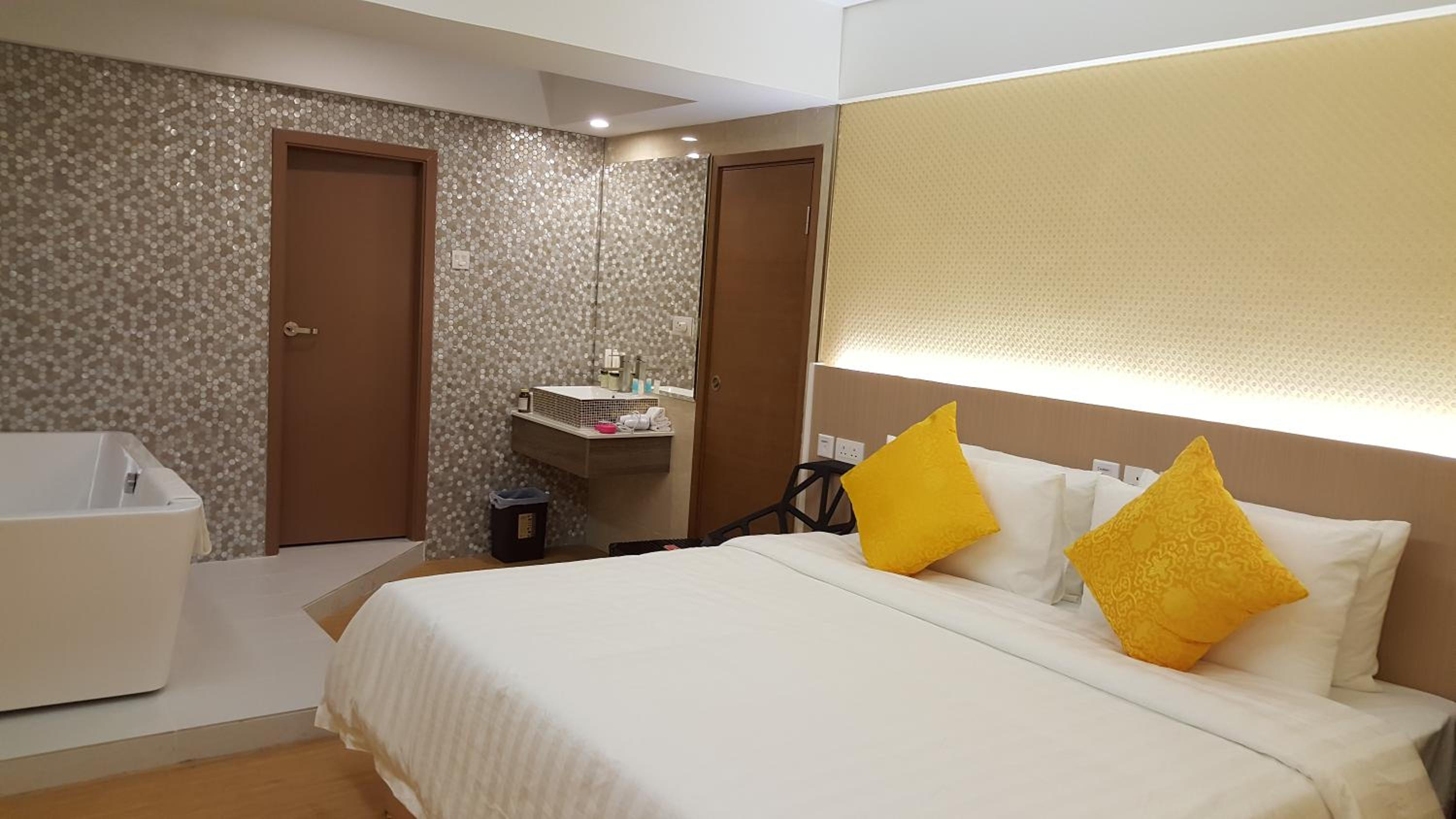 Whole Sunshine International Guest House
