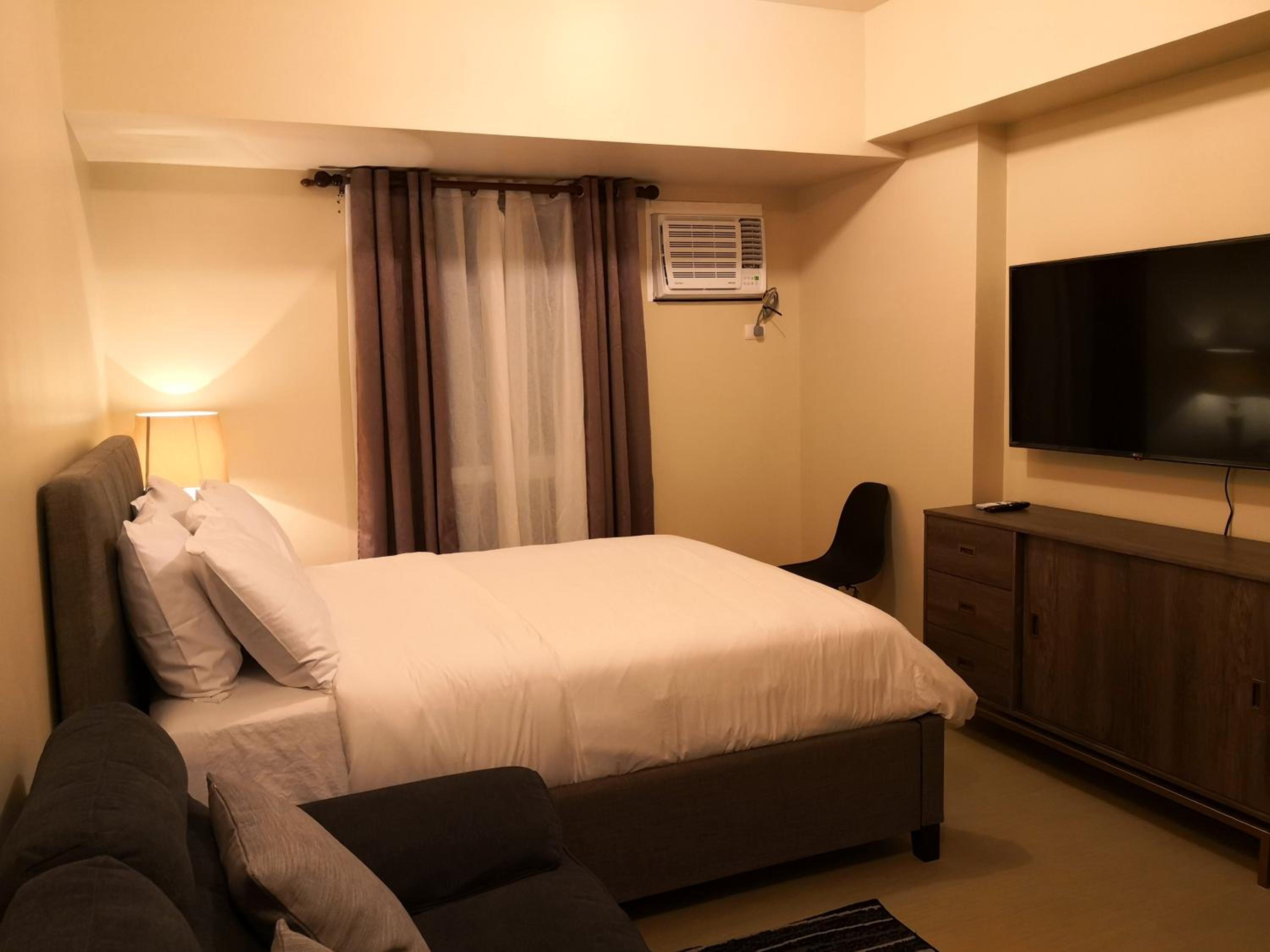 Centrio Tower Beside Ayala Studio Unit -24 view 5