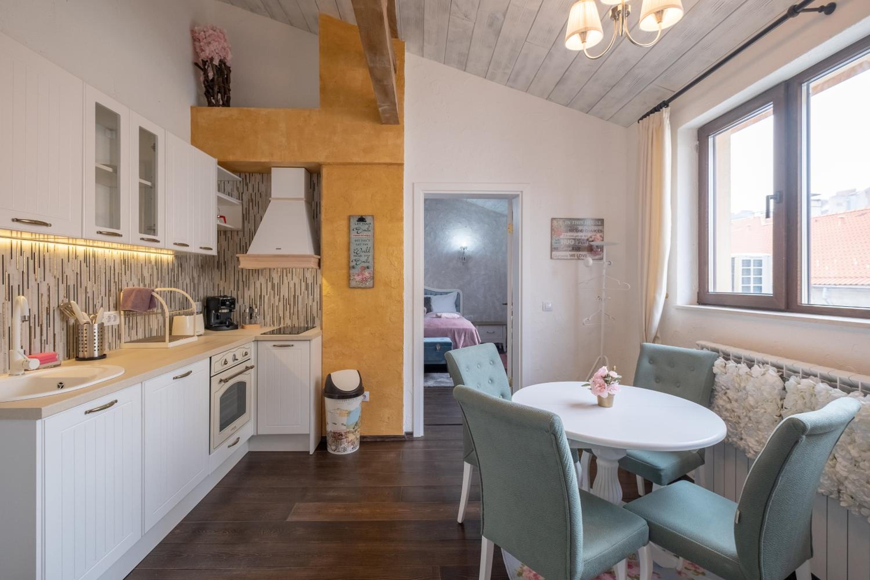 Designer 1BDR Apartment on Hristo Belchev Str view 5
