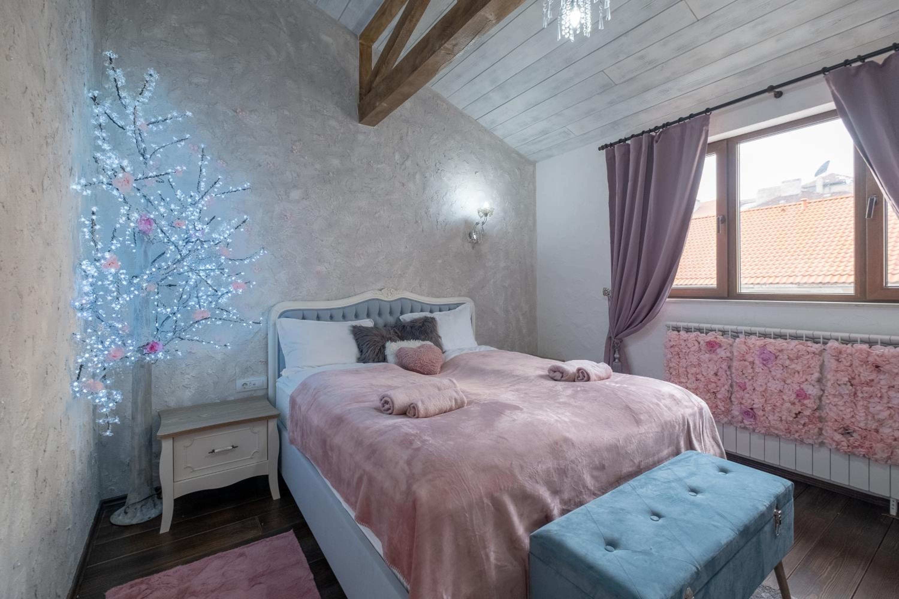 Designer 1BDR Apartment on Hristo Belchev Str view 3