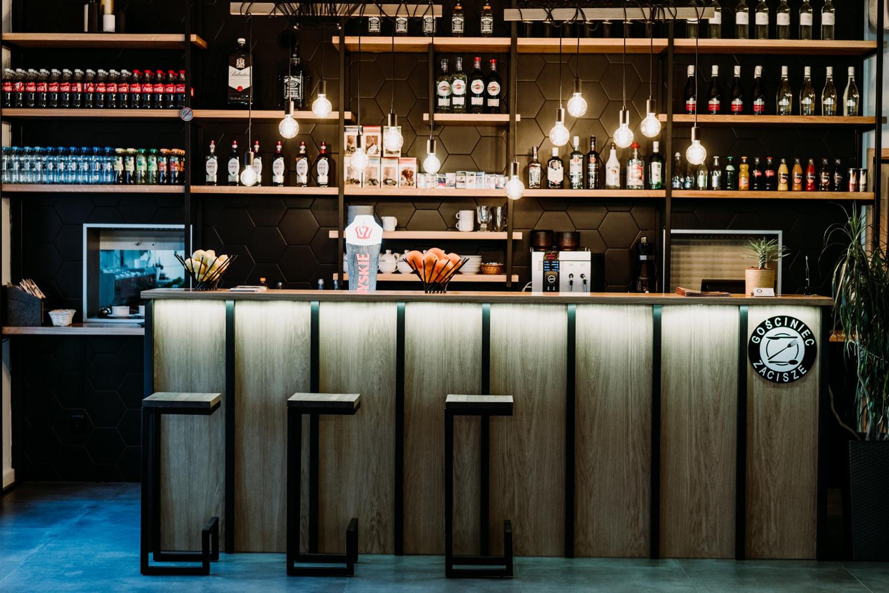 GOŚCINIEC ZACISZE - pokoje & restauracja blisko A2 Dąbie - Uniejów