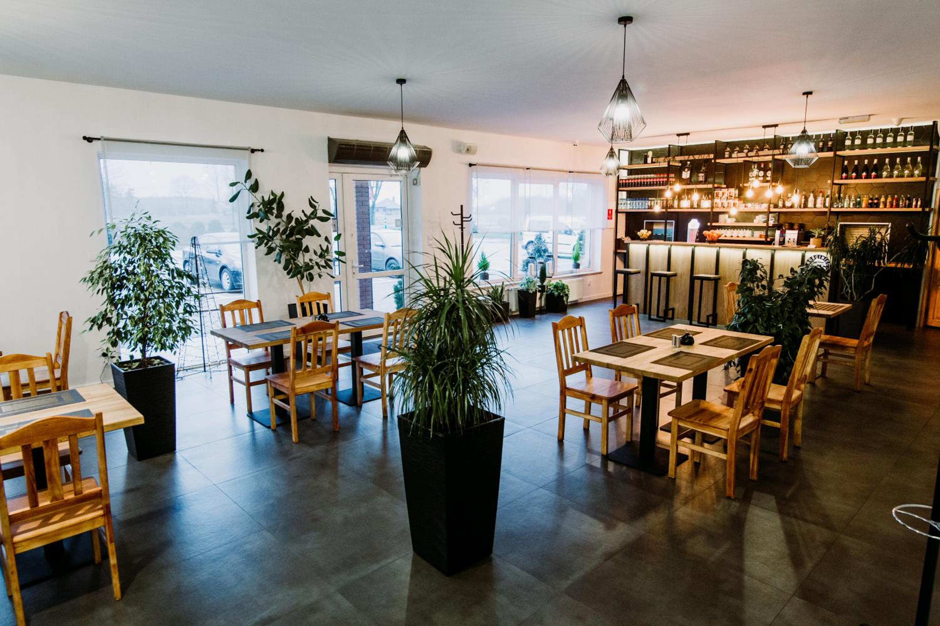 GOŚCINIEC ZACISZE - pokoje & restauracja blisko A2 Dąbie - Uniejów