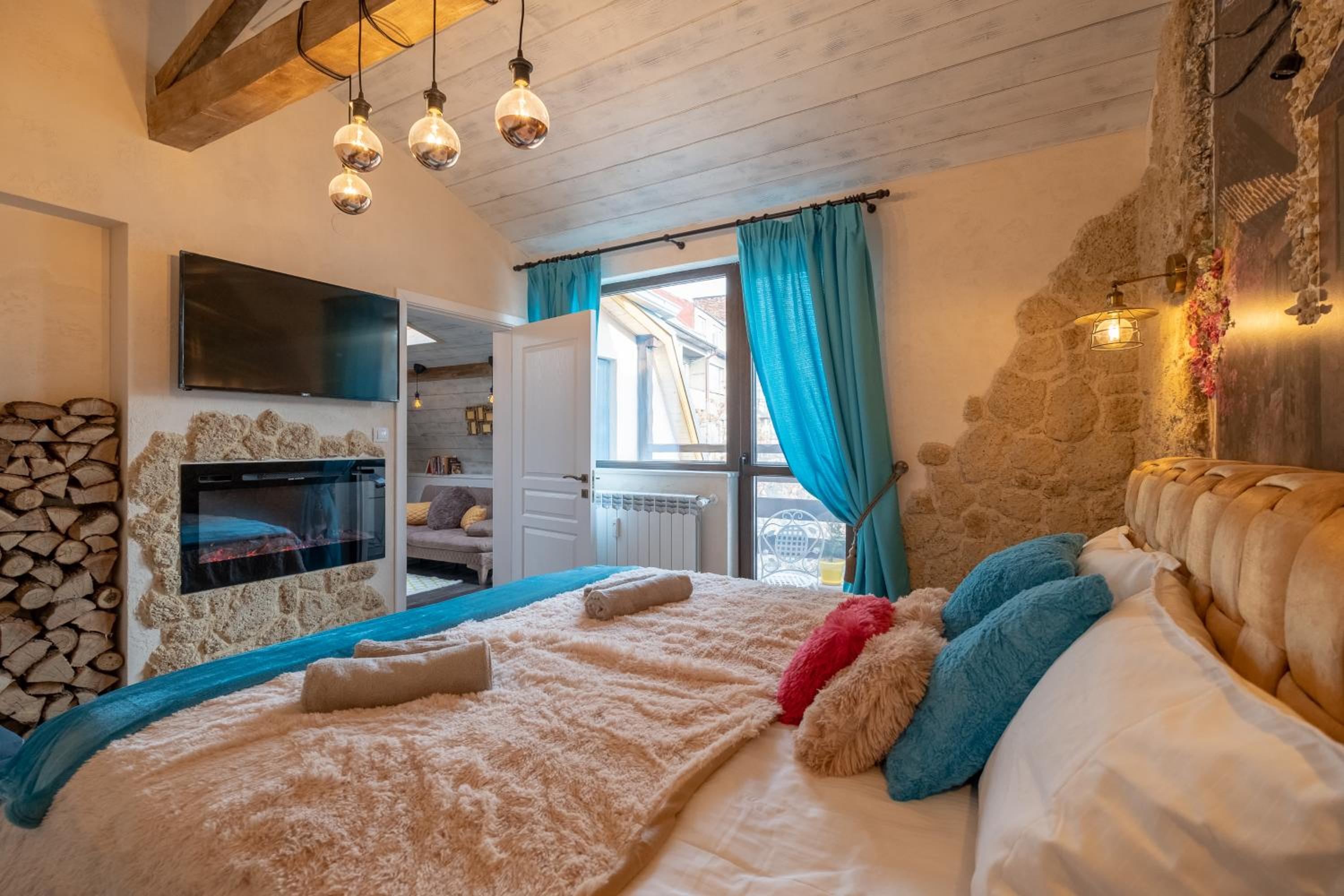 2-Bedroom Elegant Apartment in Mediterranean Style