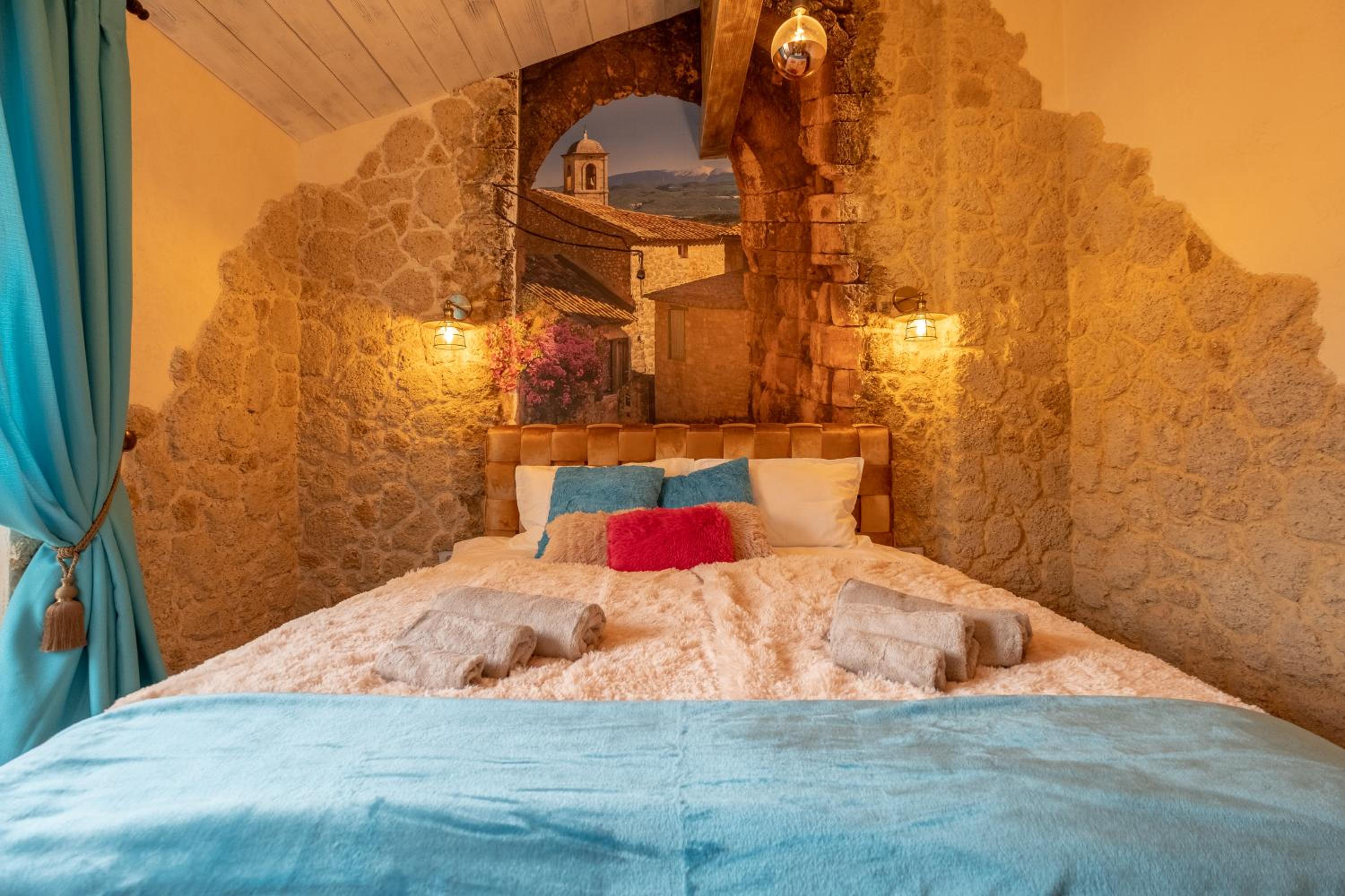 2-Bedroom Elegant Apartment in Mediterranean Style