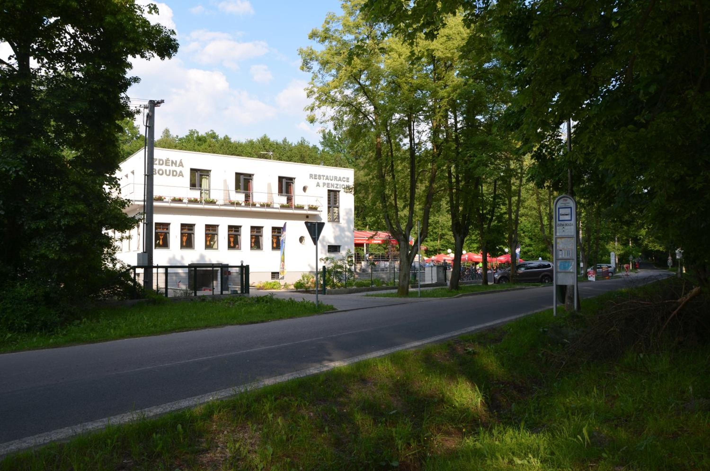 Restaurace a penzion Zděná Bouda