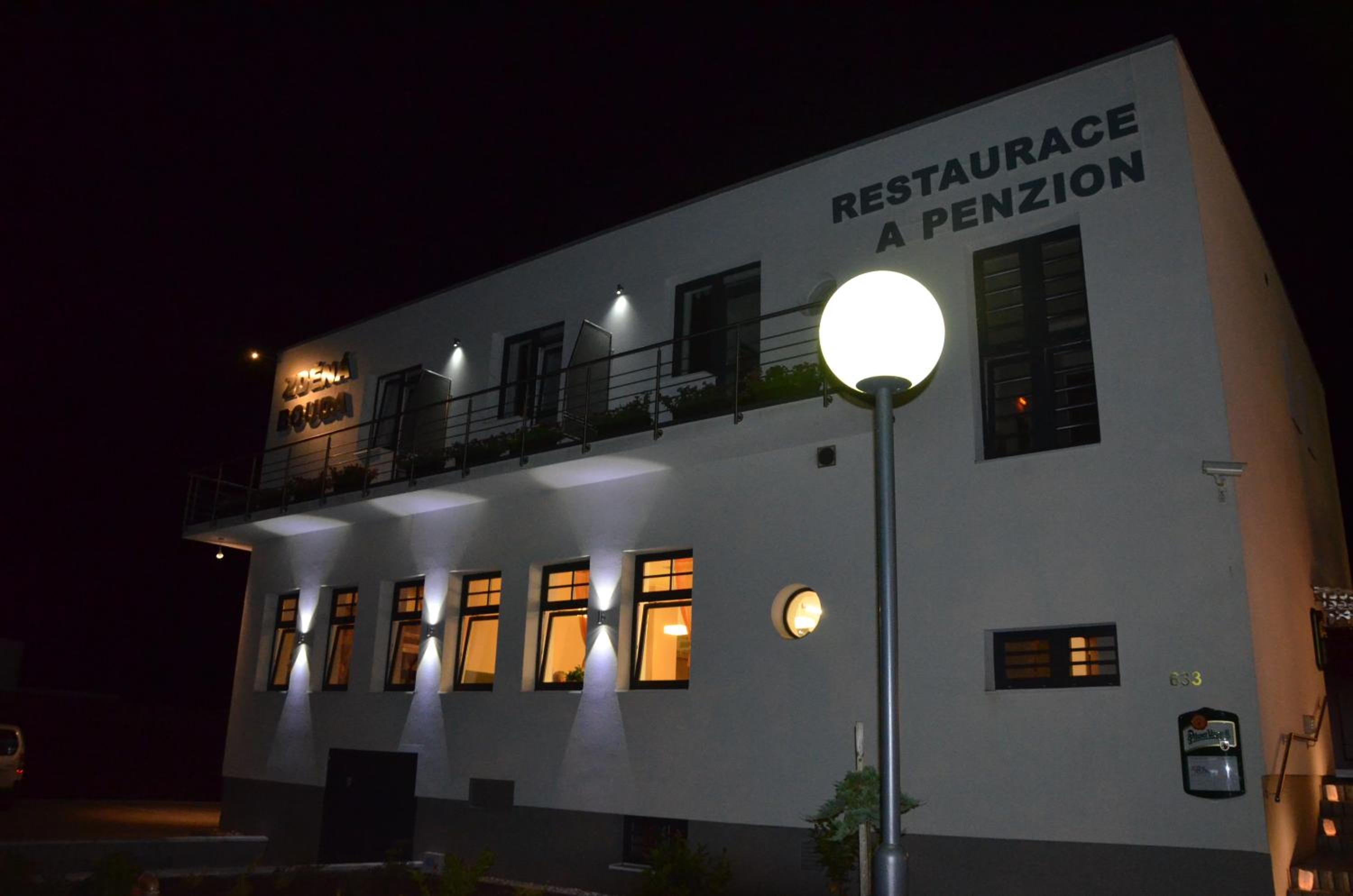 Restaurace a penzion Zděná Bouda