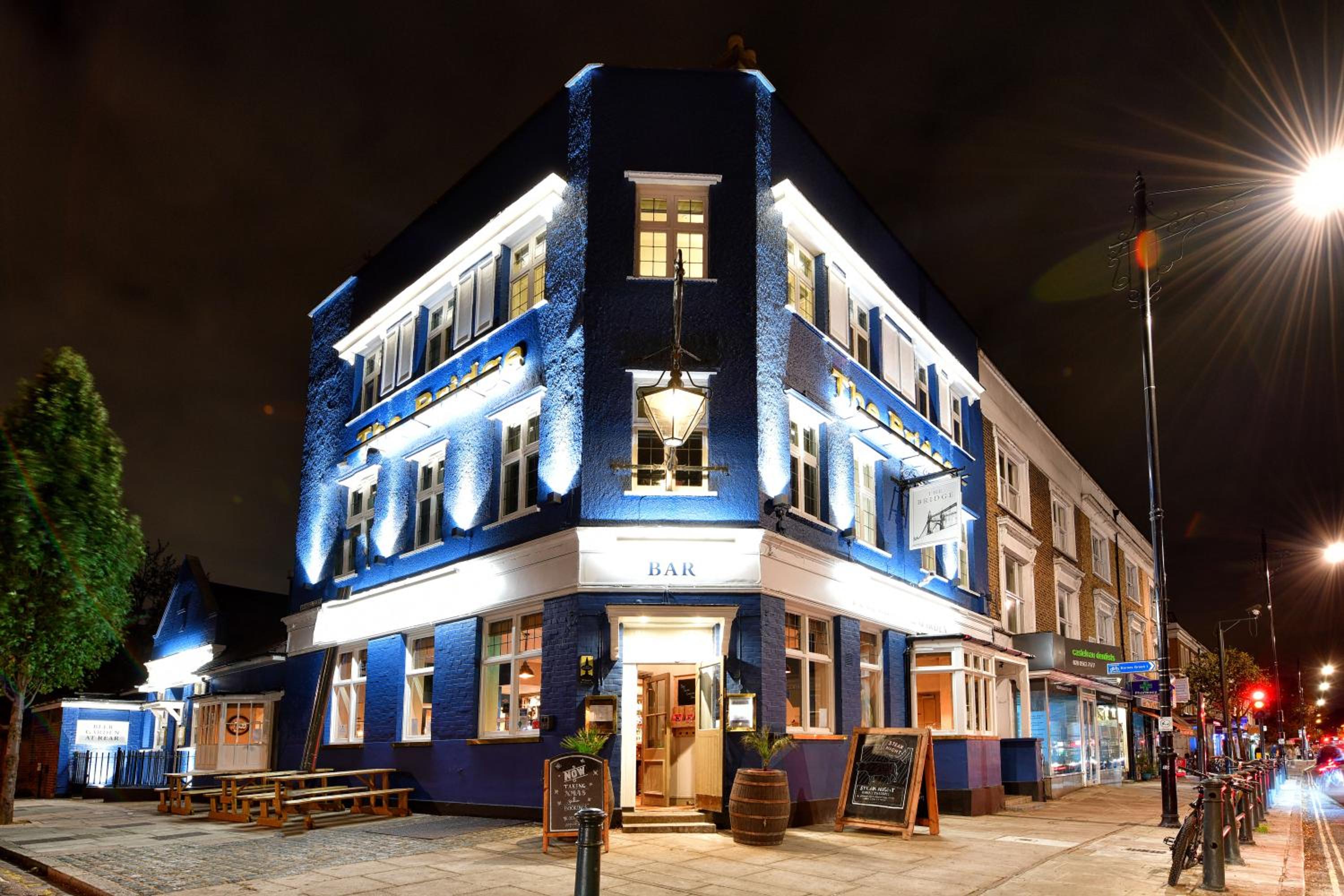 The Bridge Pub & Rooms