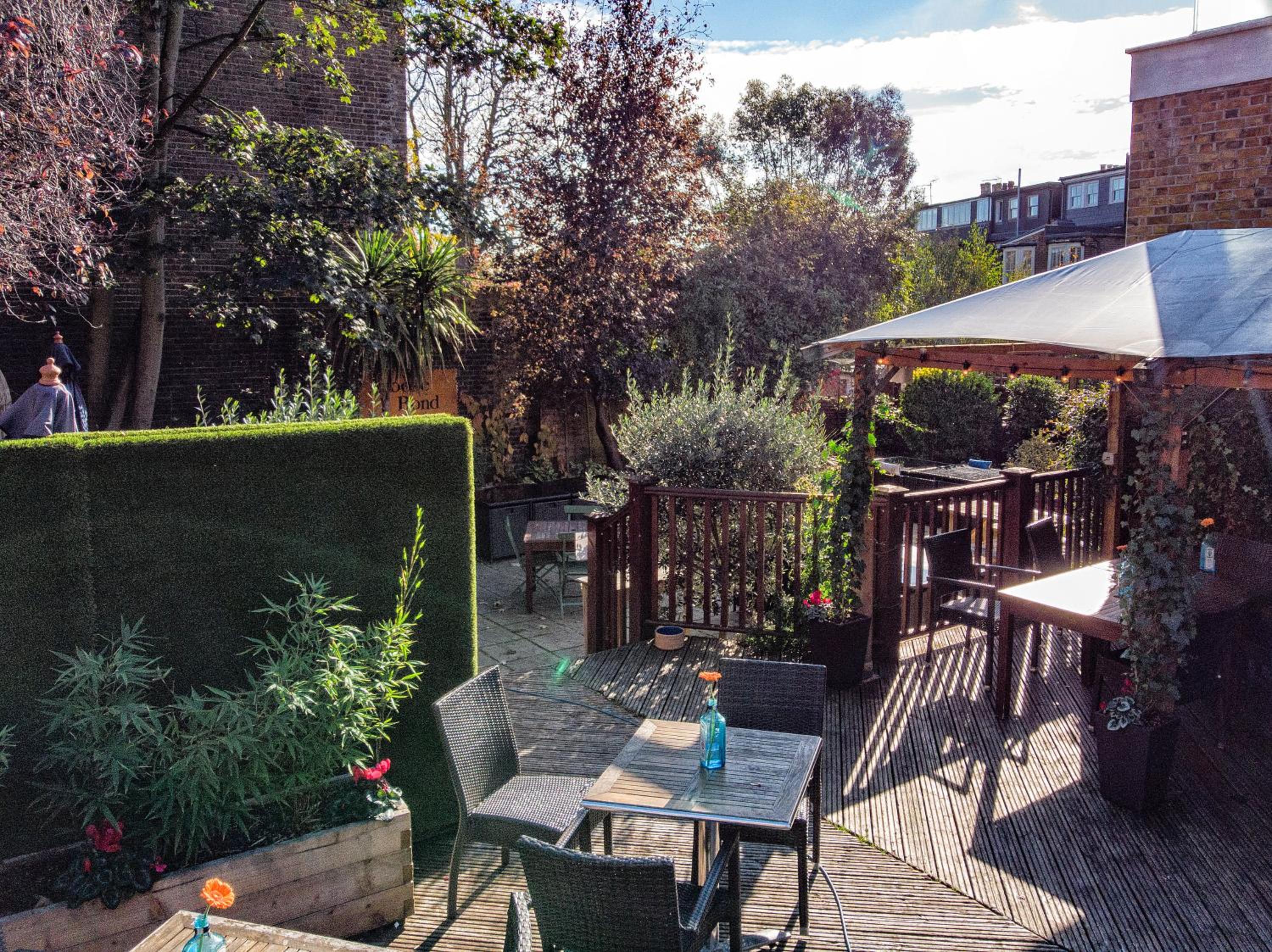 The Bridge Pub & Rooms