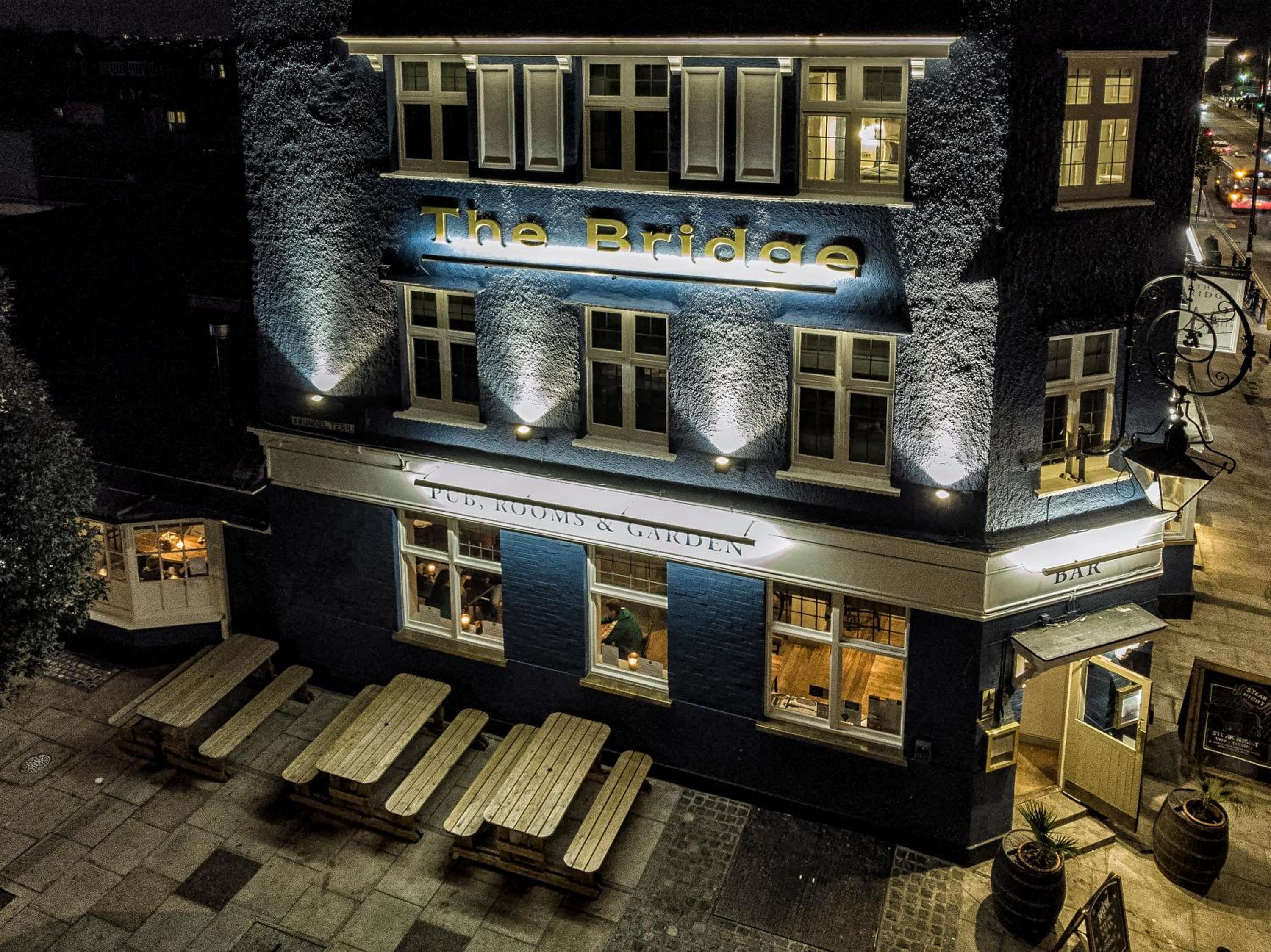 The Bridge Pub & Rooms