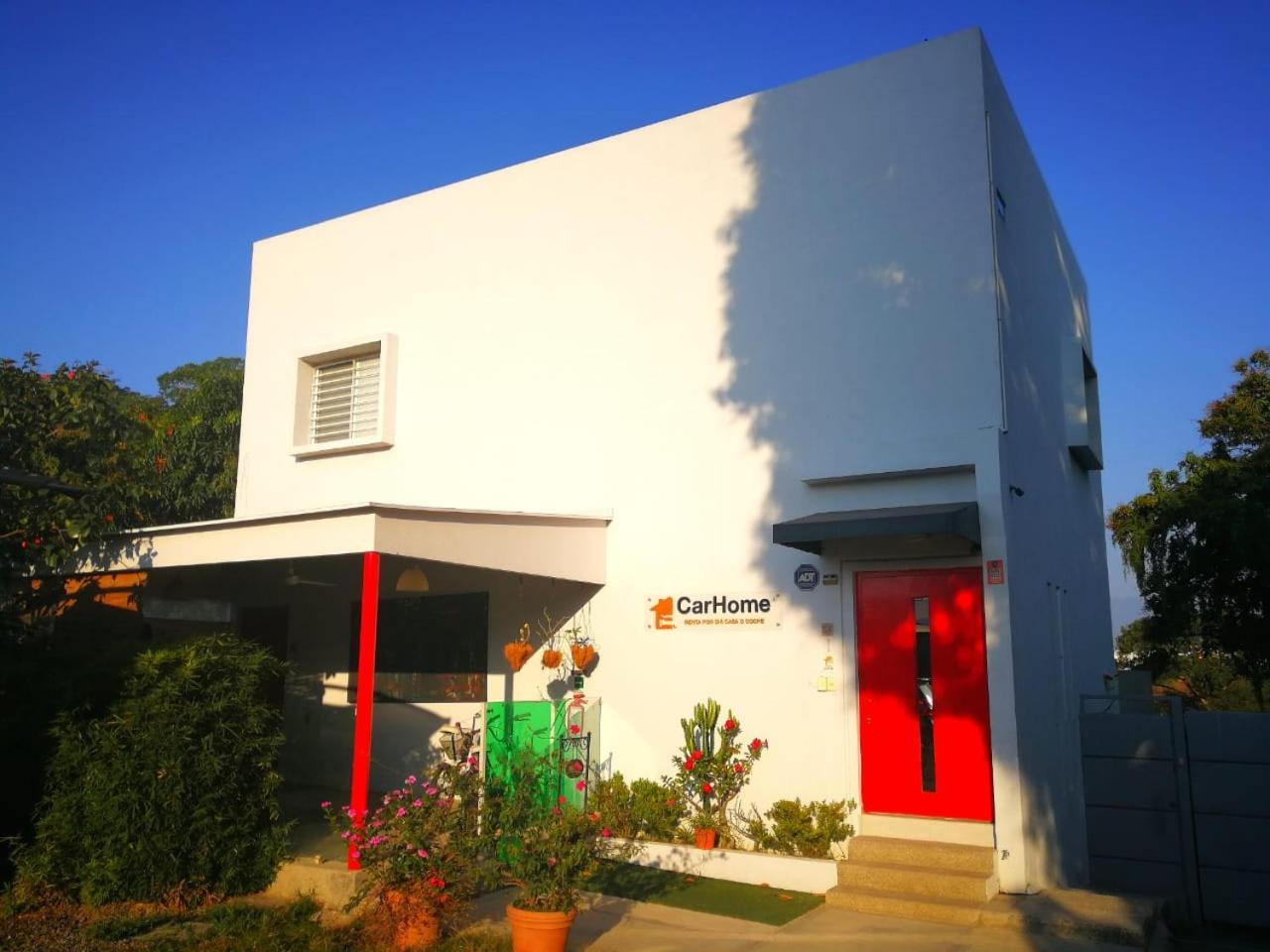 Htl & Suites Camino Real, ubicación, parking, facturamos