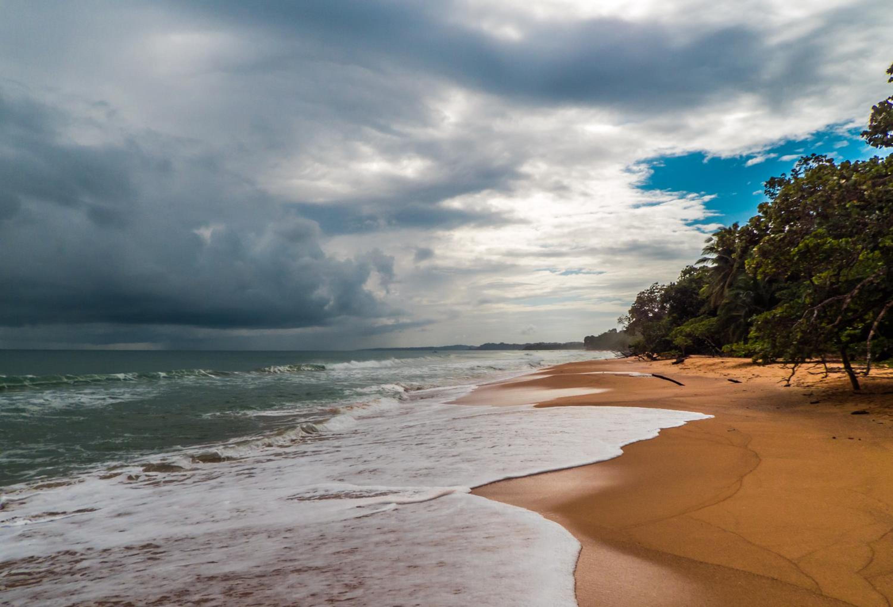 Playa Bluff Lodge