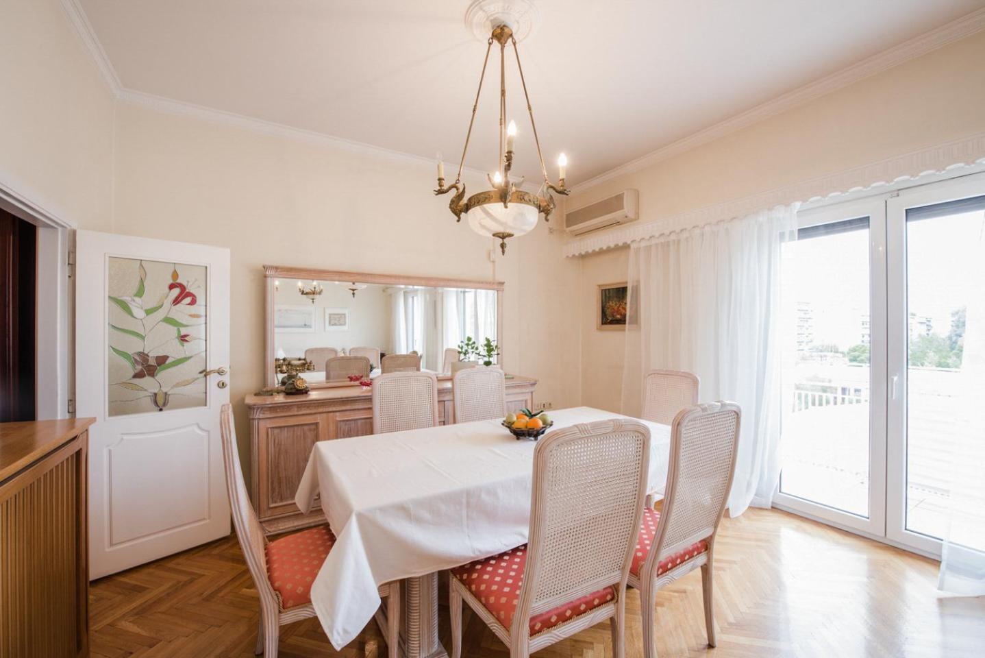 Retro Apartment at Trendy Exarcheia