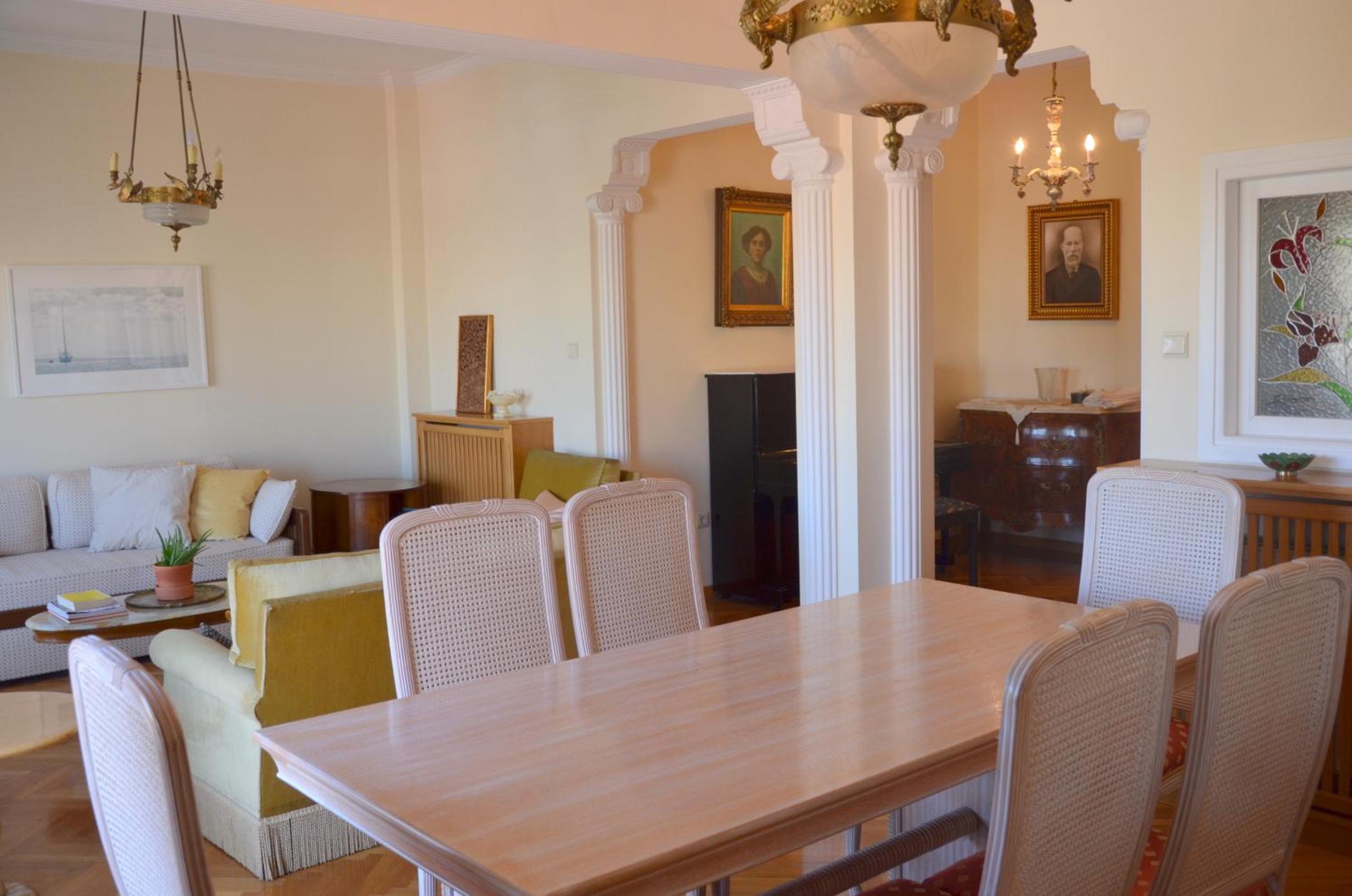 Retro Apartment at Trendy Exarcheia