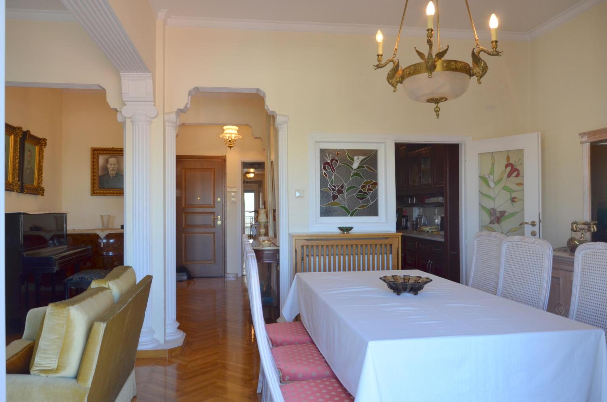 Retro Apartment at Trendy Exarcheia