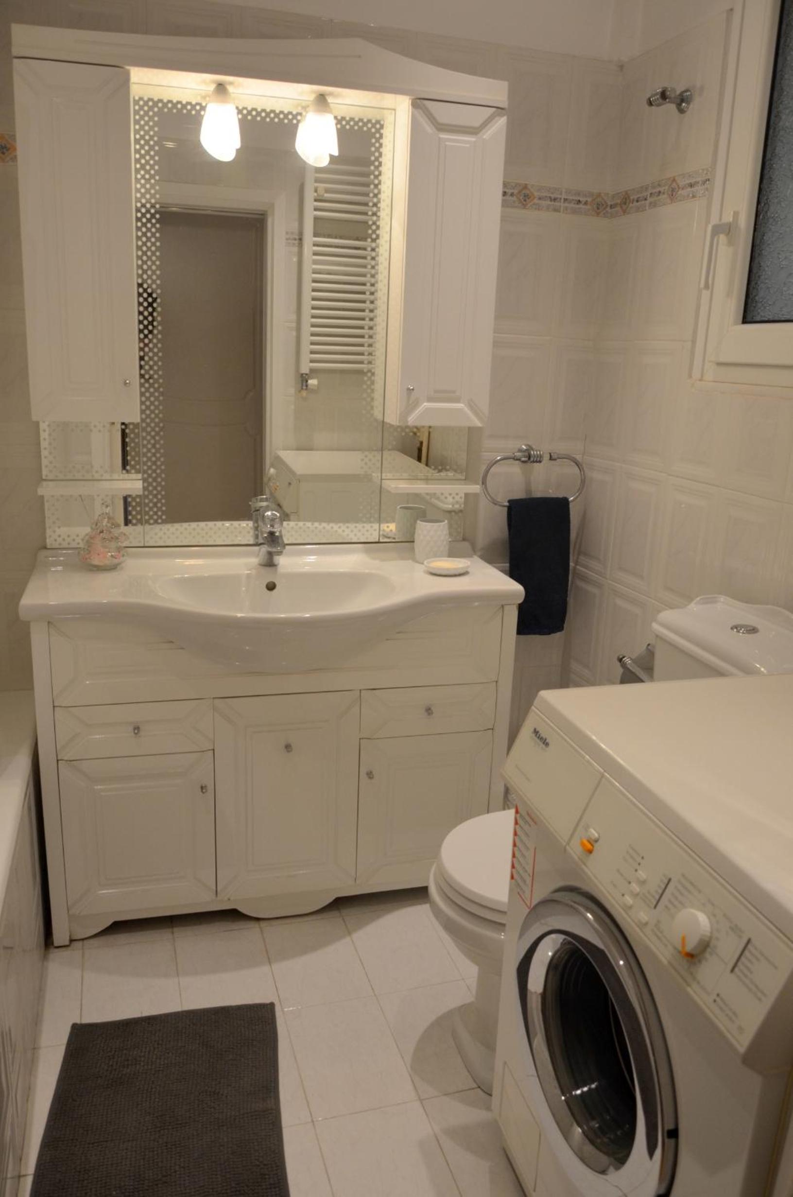 Retro Apartment at Trendy Exarcheia
